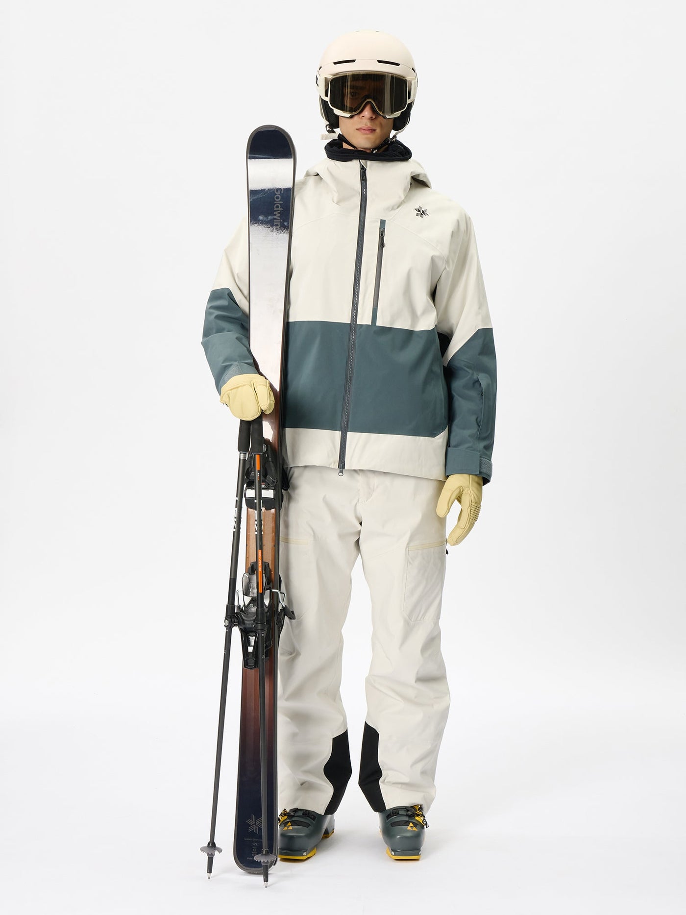 Model: Height 187cm / 6'1" | Wearing: MOON WHITE x PEWTER / 3