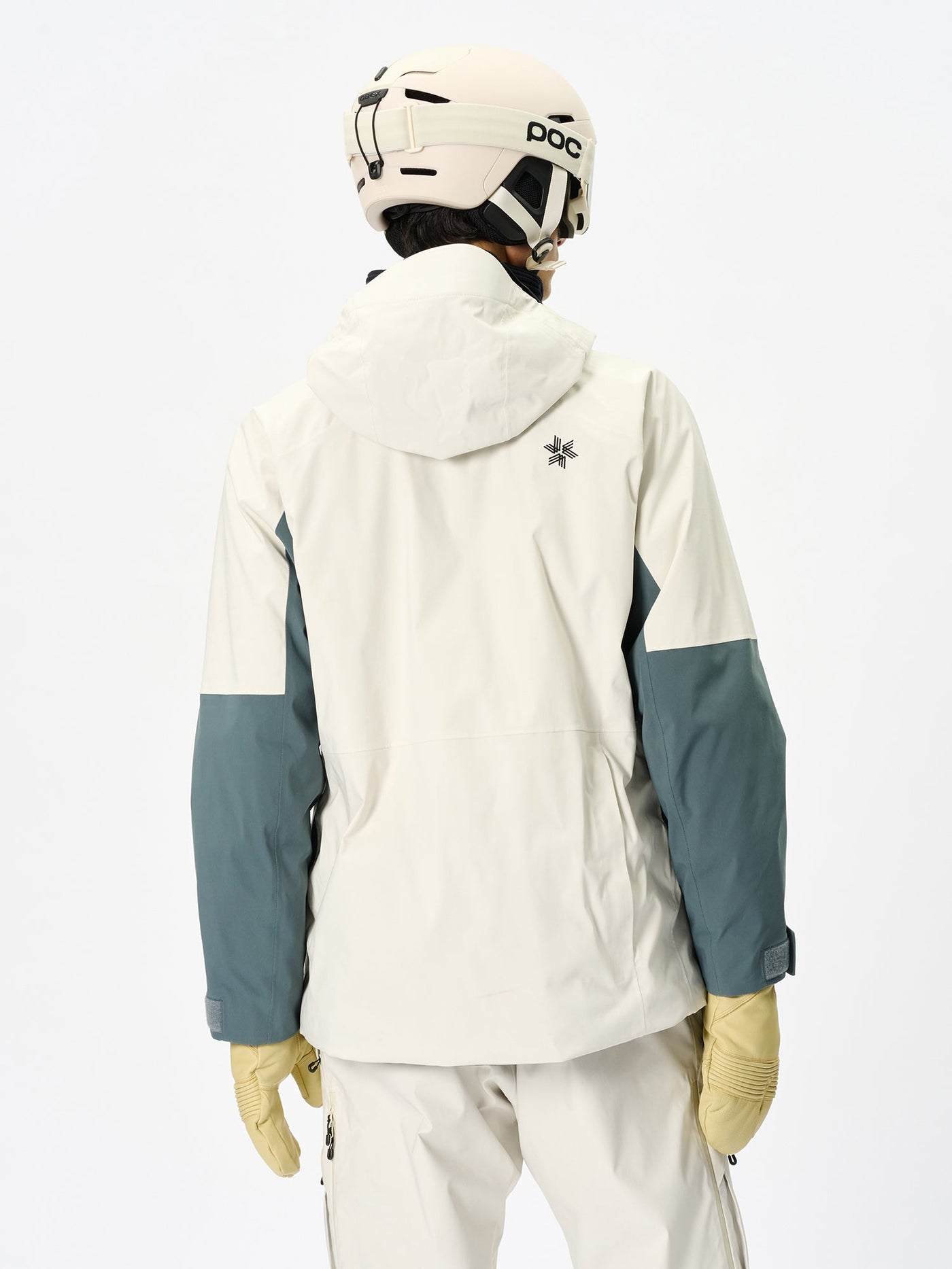 Model: Height 187cm / 6'1" | Wearing: MOON WHITE x PEWTER / 3