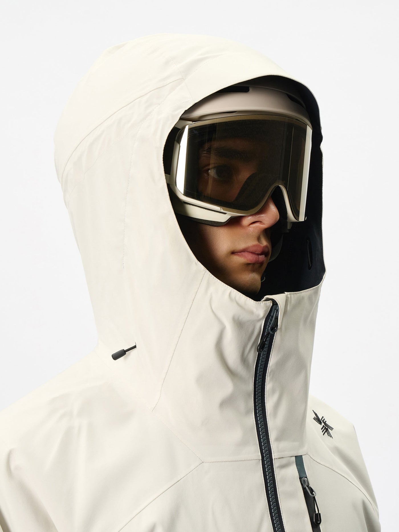 Model: Height 187cm / 6'1" | Wearing: MOON WHITE x PEWTER / 3