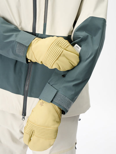 Model: Height 187cm / 6'1" | Wearing: MOON WHITE x PEWTER / 3