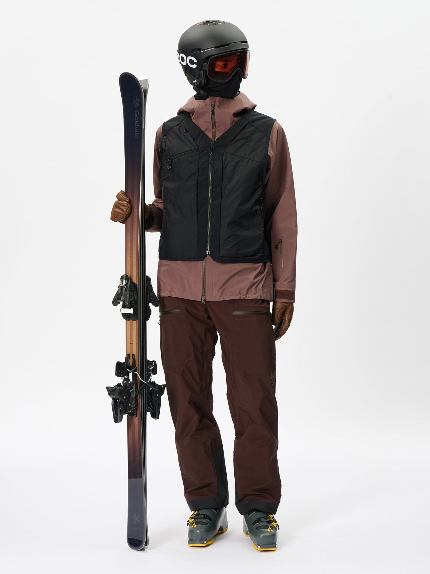 Model: Height 187cm / 6'1" | Wearing: BITTER BROWN / 3