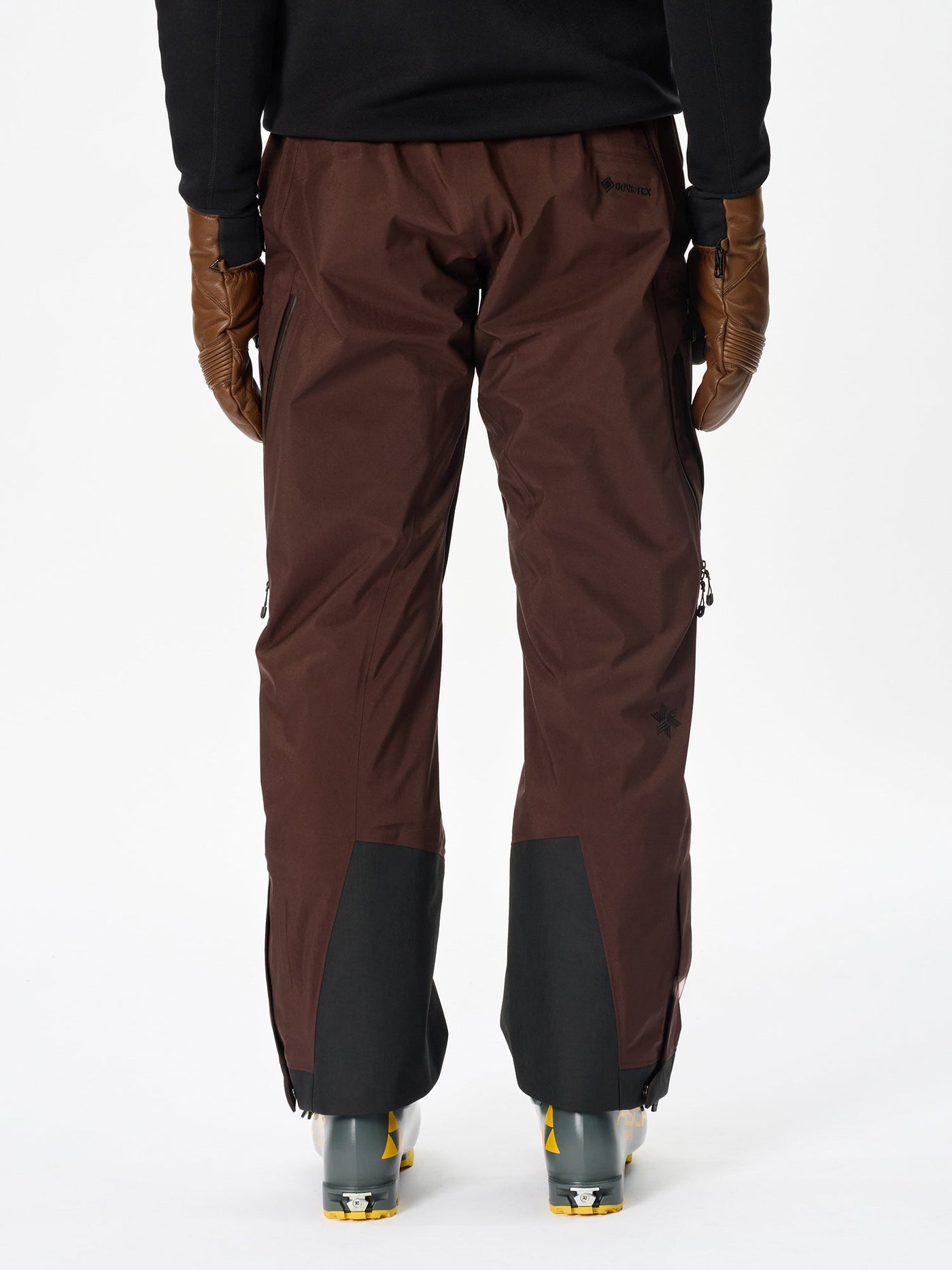 Model: Height 187cm / 6'1" | Wearing: BITTER BROWN / 3