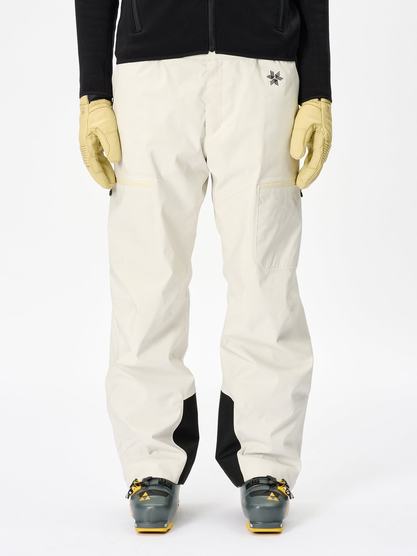 Model: Height 187cm / 6'1" | Wearing: MOON WHITE / 3