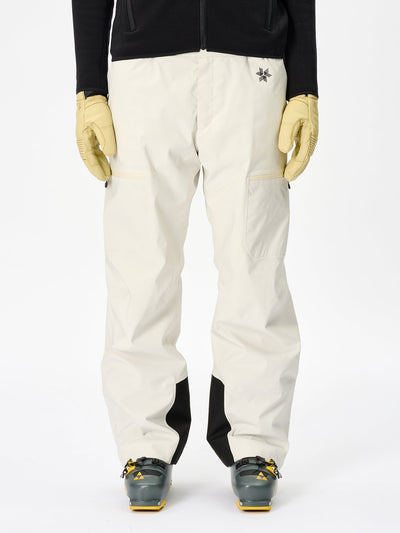 Model: Height 187cm / 6'1" | Wearing: MOON WHITE / 3