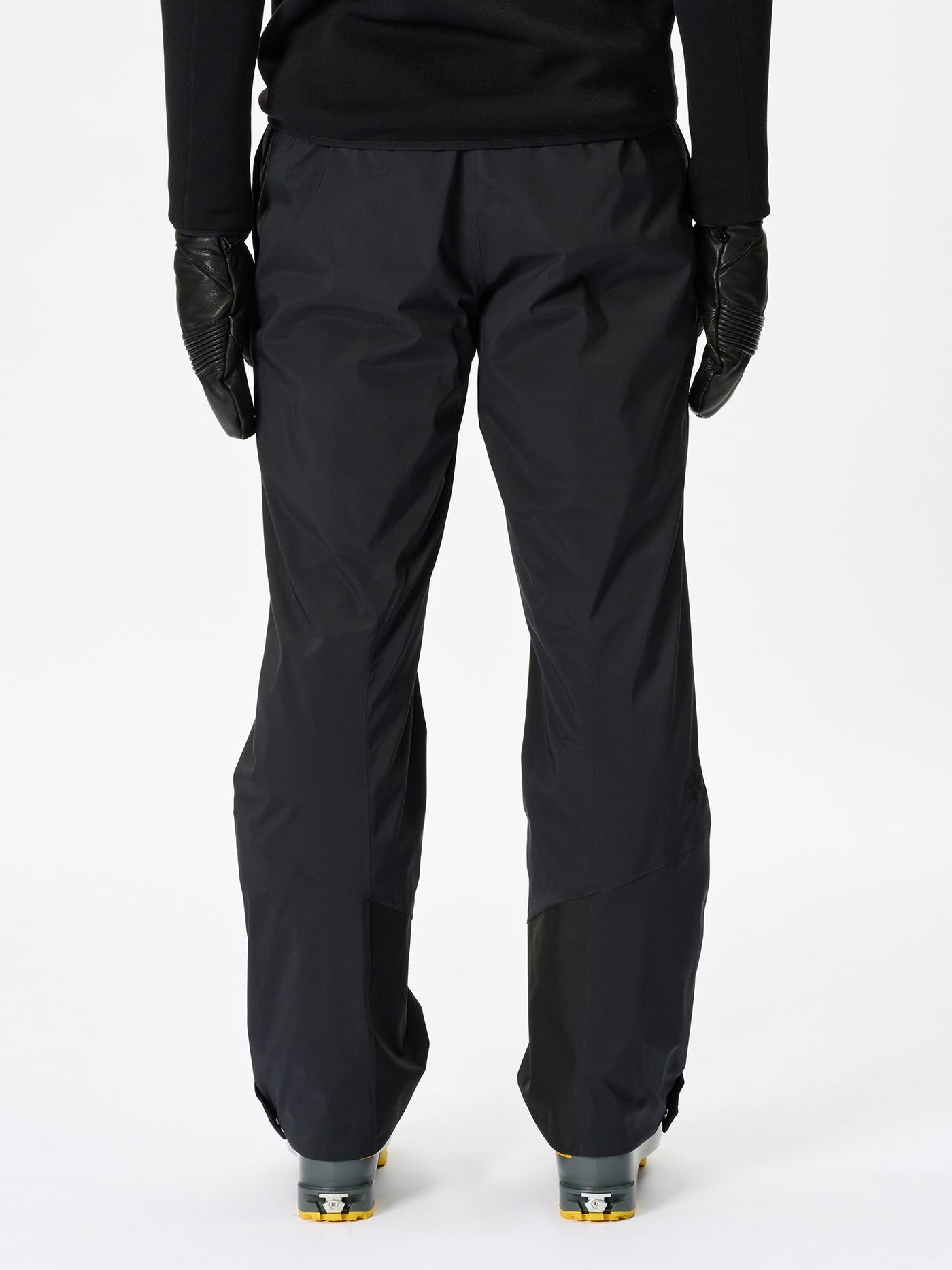 Model: Height 187cm / 6'1" | Wearing: BLACK / 3