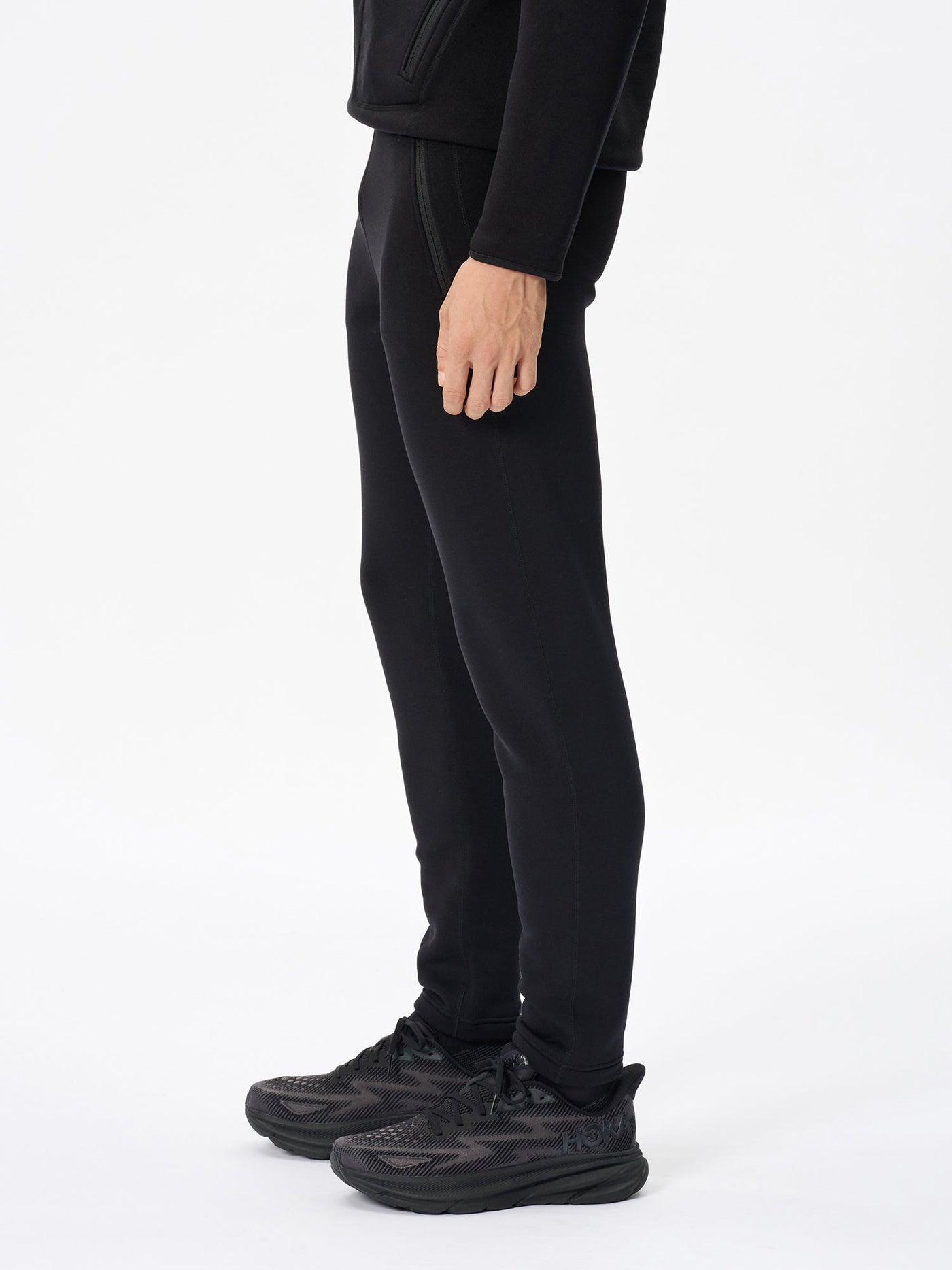 Model: Height 187cm / 6'1" | Wearing: BLACK / 3