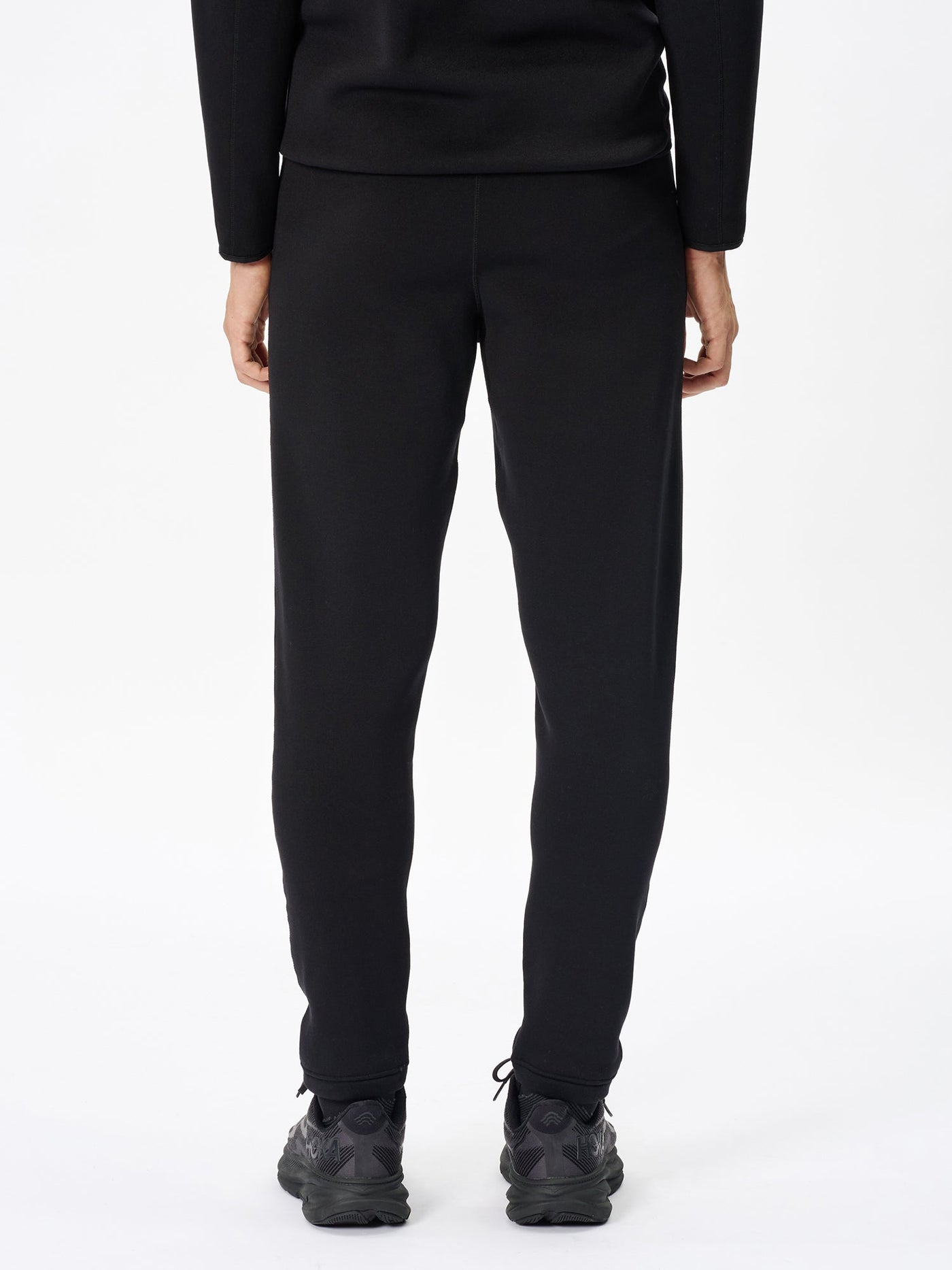 Model: Height 187cm / 6'1" | Wearing: BLACK / 3