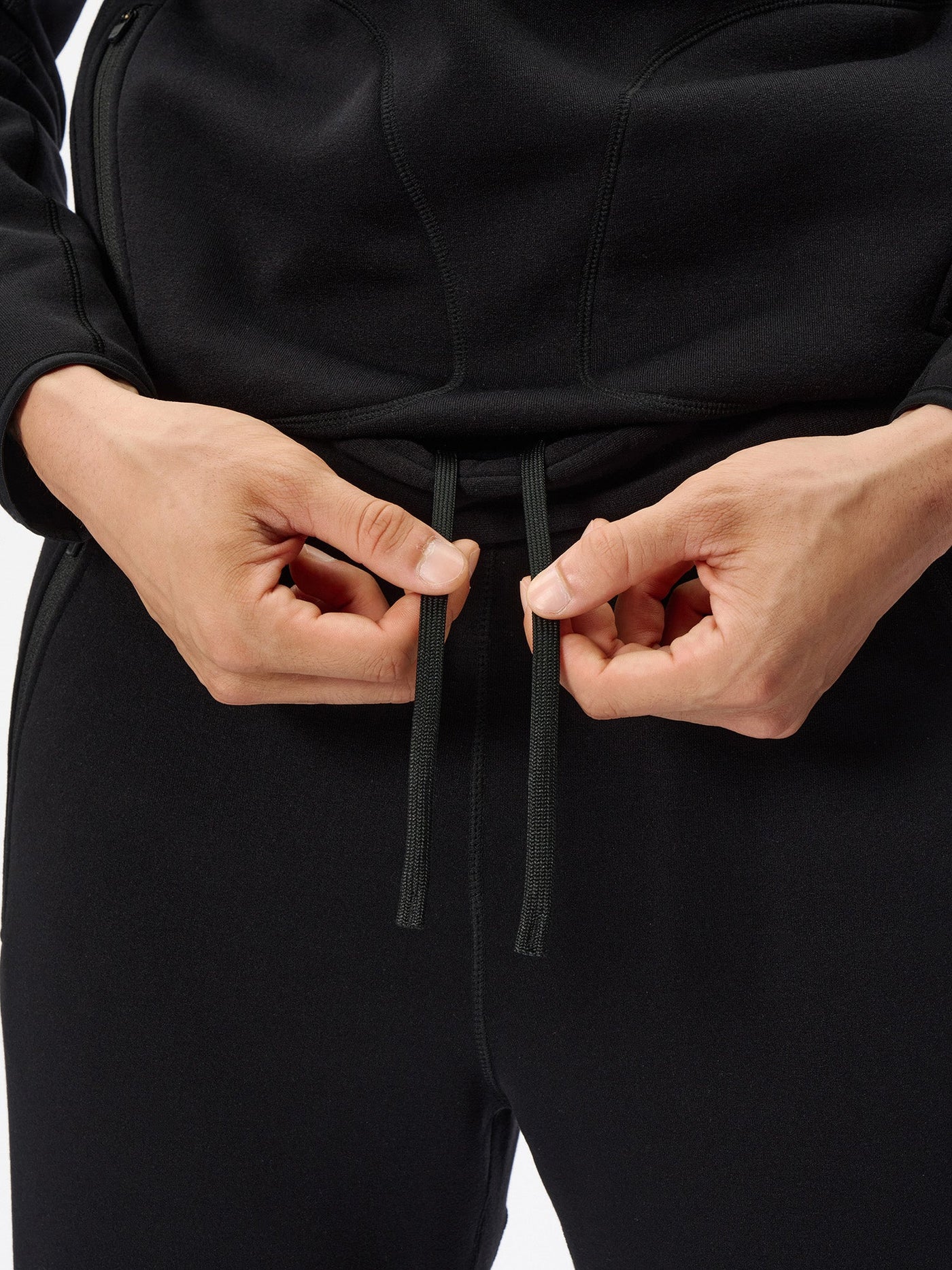 Model: Height 187cm / 6'1" | Wearing: BLACK / 3