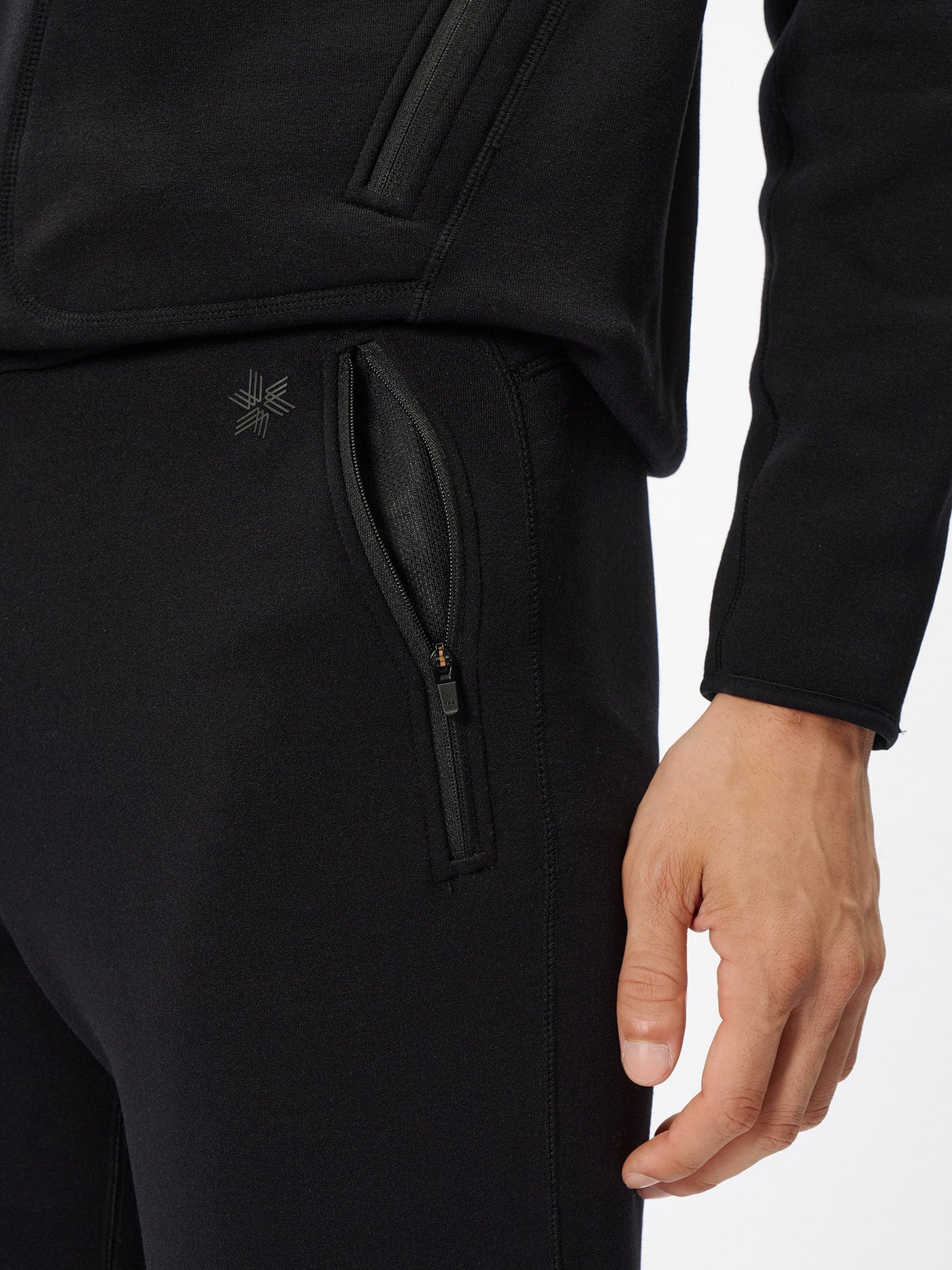 Model: Height 187cm / 6'1" | Wearing: BLACK / 3