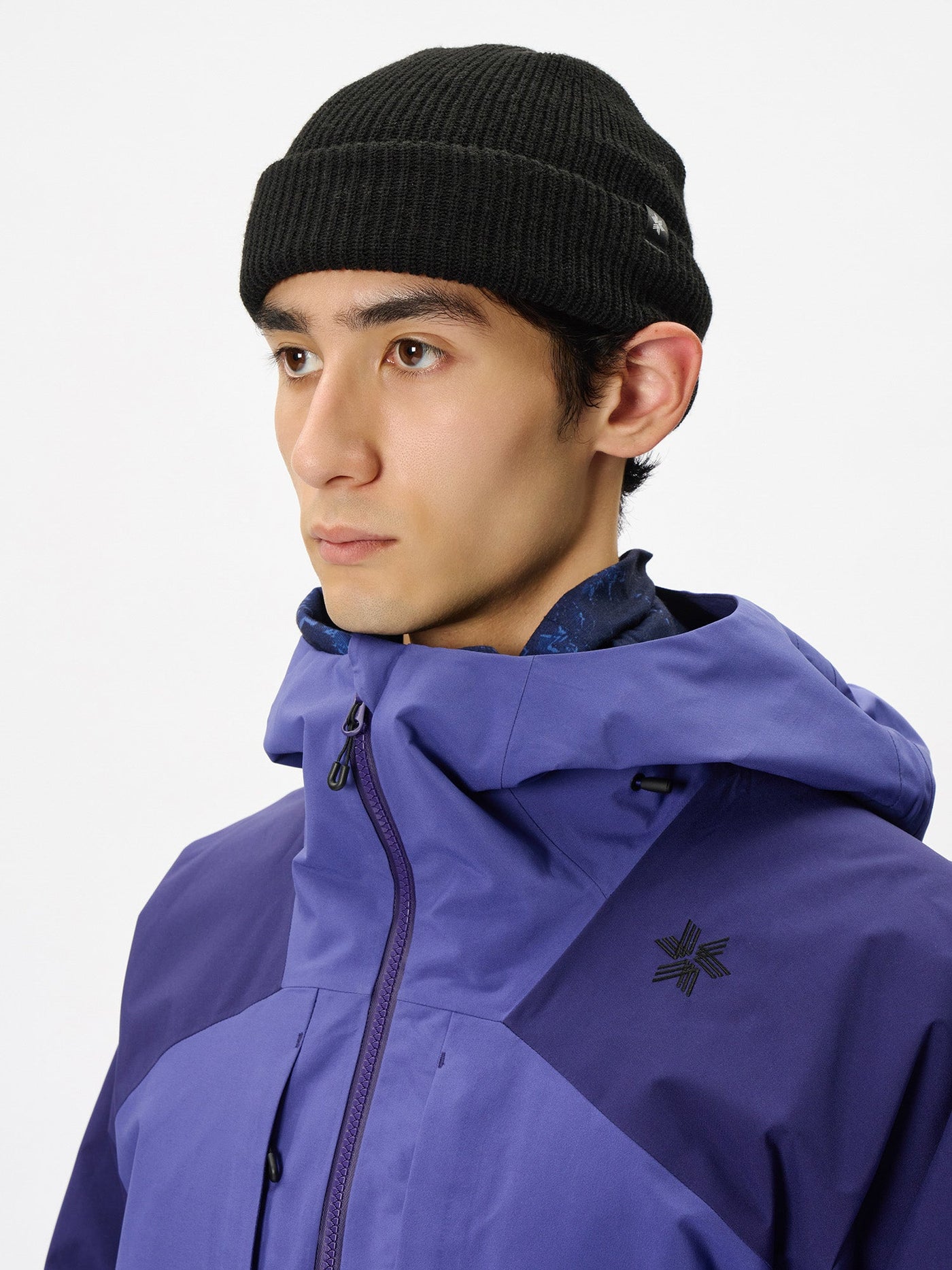 Model: Height 187cm / 6'1" | Wearing: BLACK / F