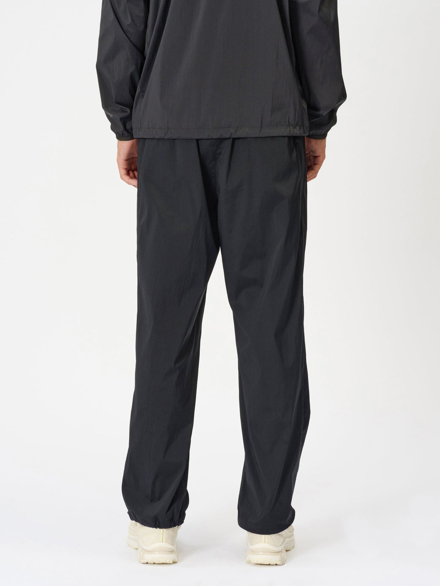 Model: Height 186cm / 6'1" | Wearing: BLACK / 3