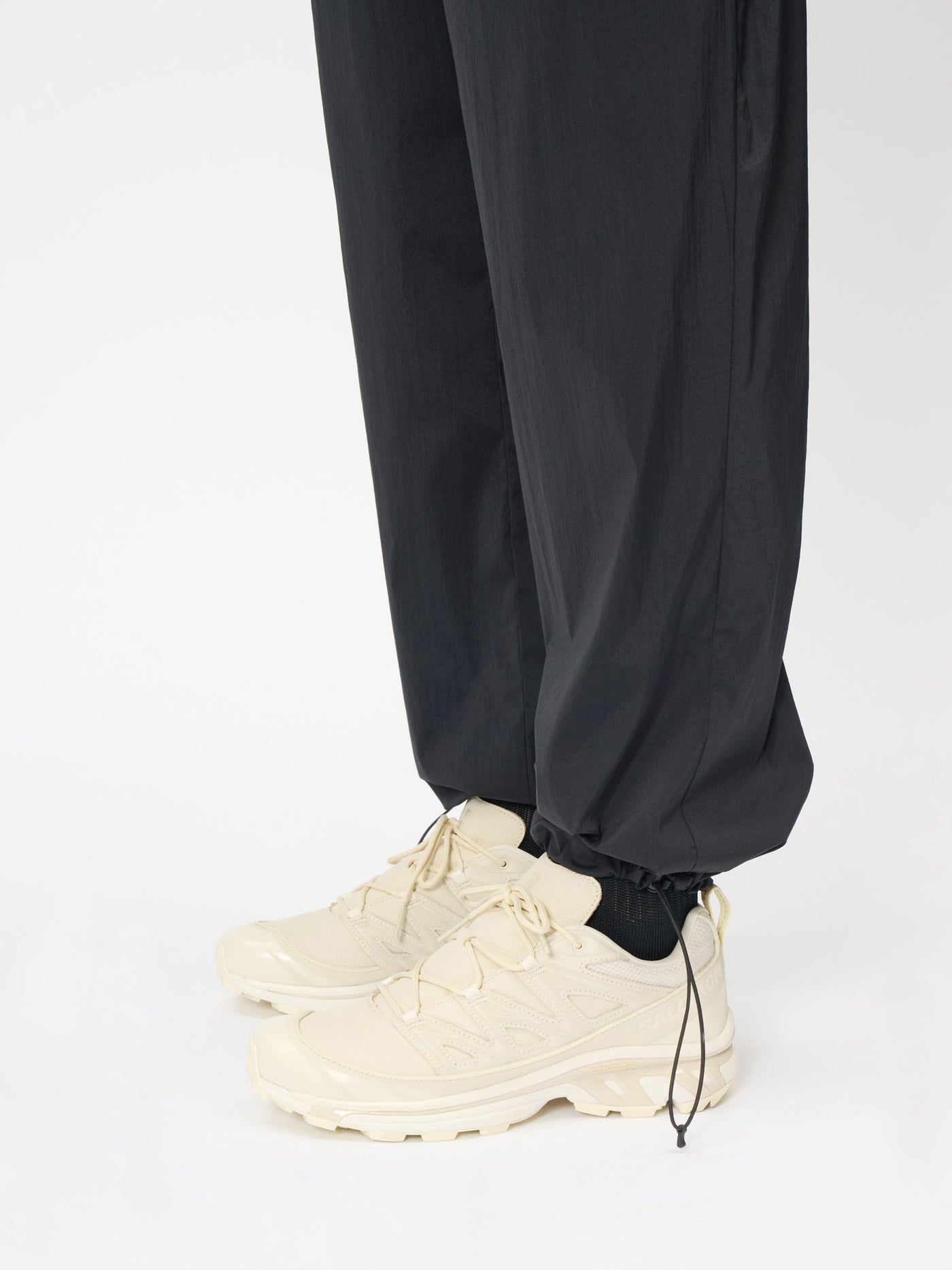 Model: Height 186cm / 6'1" | Wearing: BLACK / 3