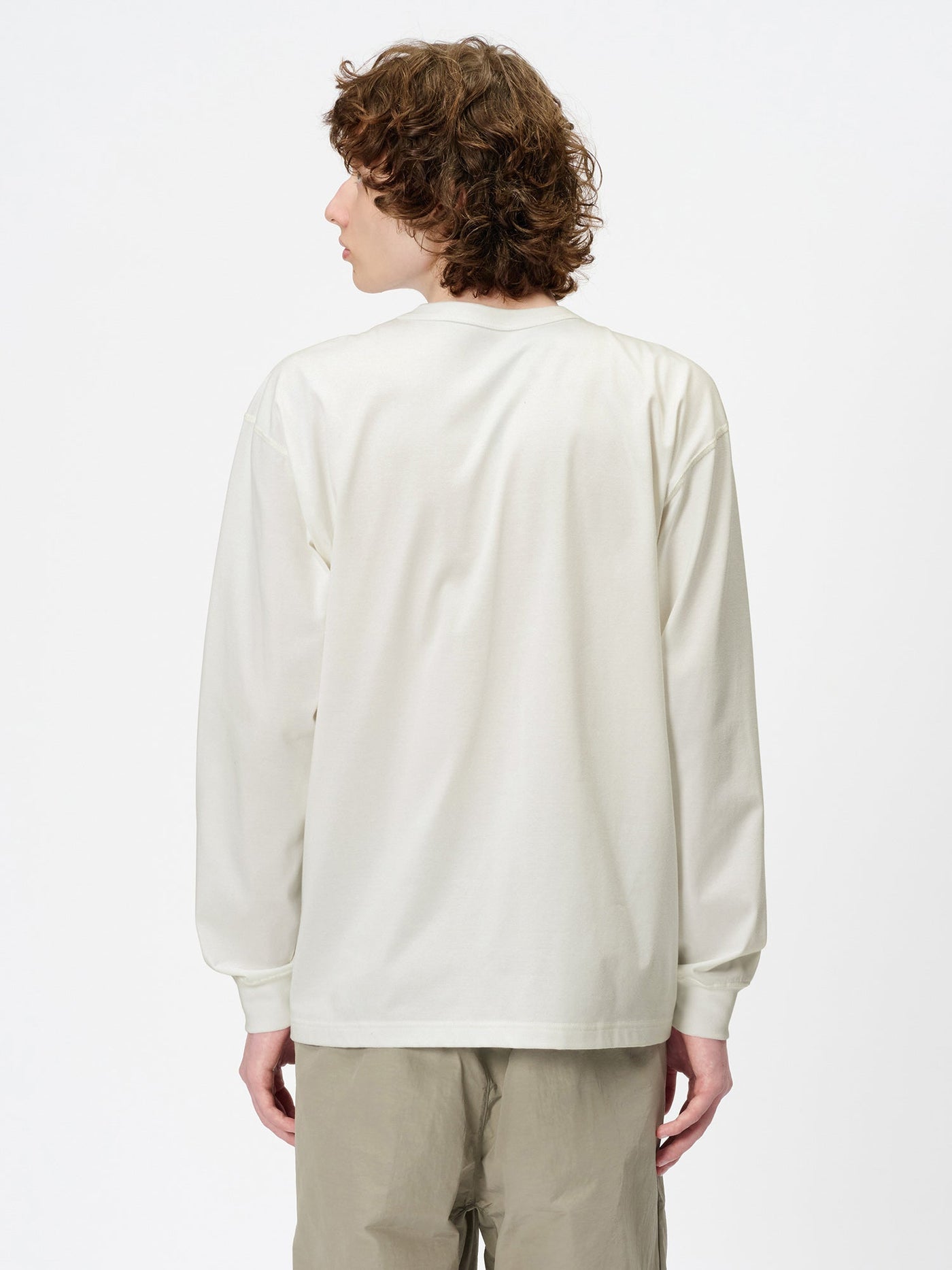 Model: Height 185cm / 6'0" | Wearing: WHITE / 3