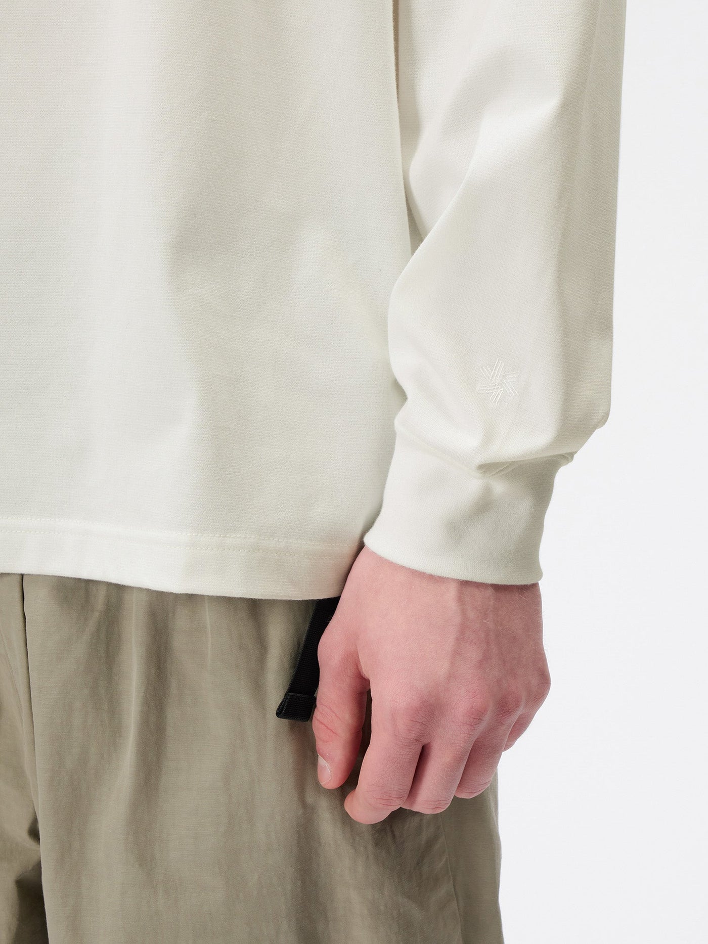 Model: Height 185cm / 6'0" | Wearing: WHITE / 3