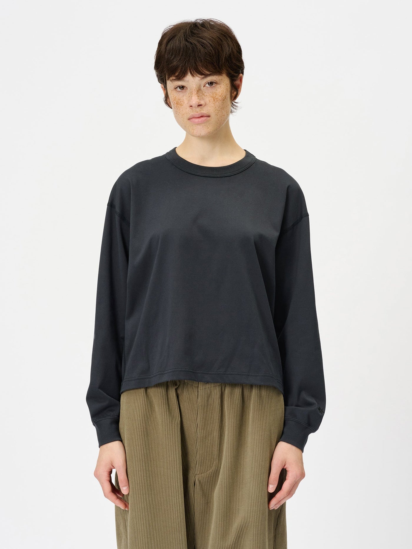 Model: Height 177cm / 5'8'' | Wearing: INK BLACK / 3