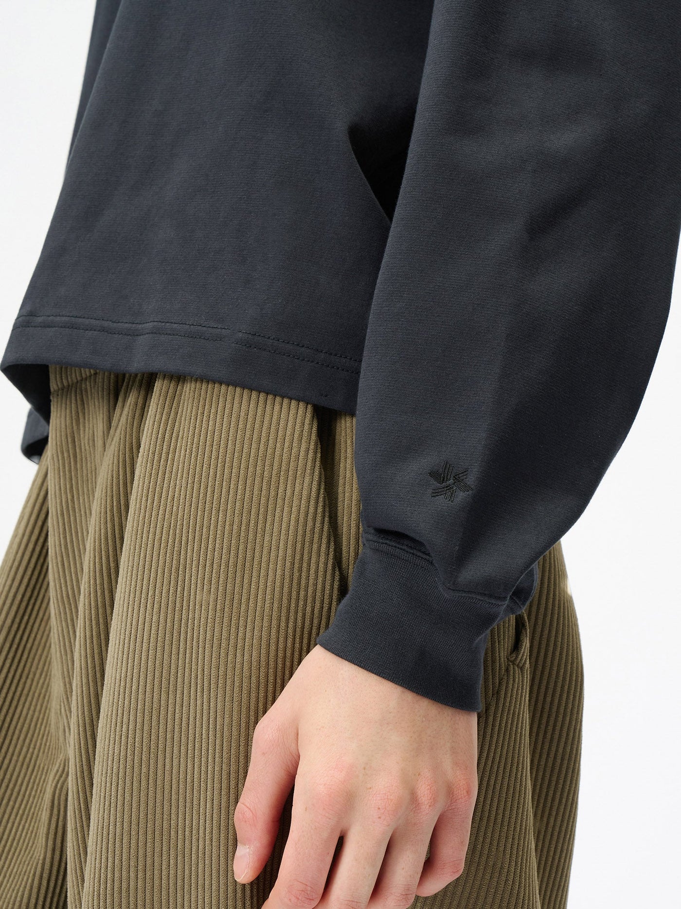 Model: Height 177cm / 5'8'' | Wearing: INK BLACK / 3