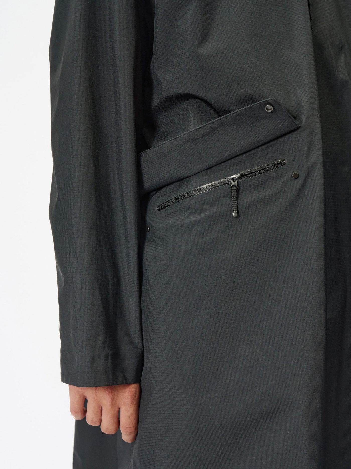 Model: Height 186cm / 6'1" | Wearing: BLACK / 3