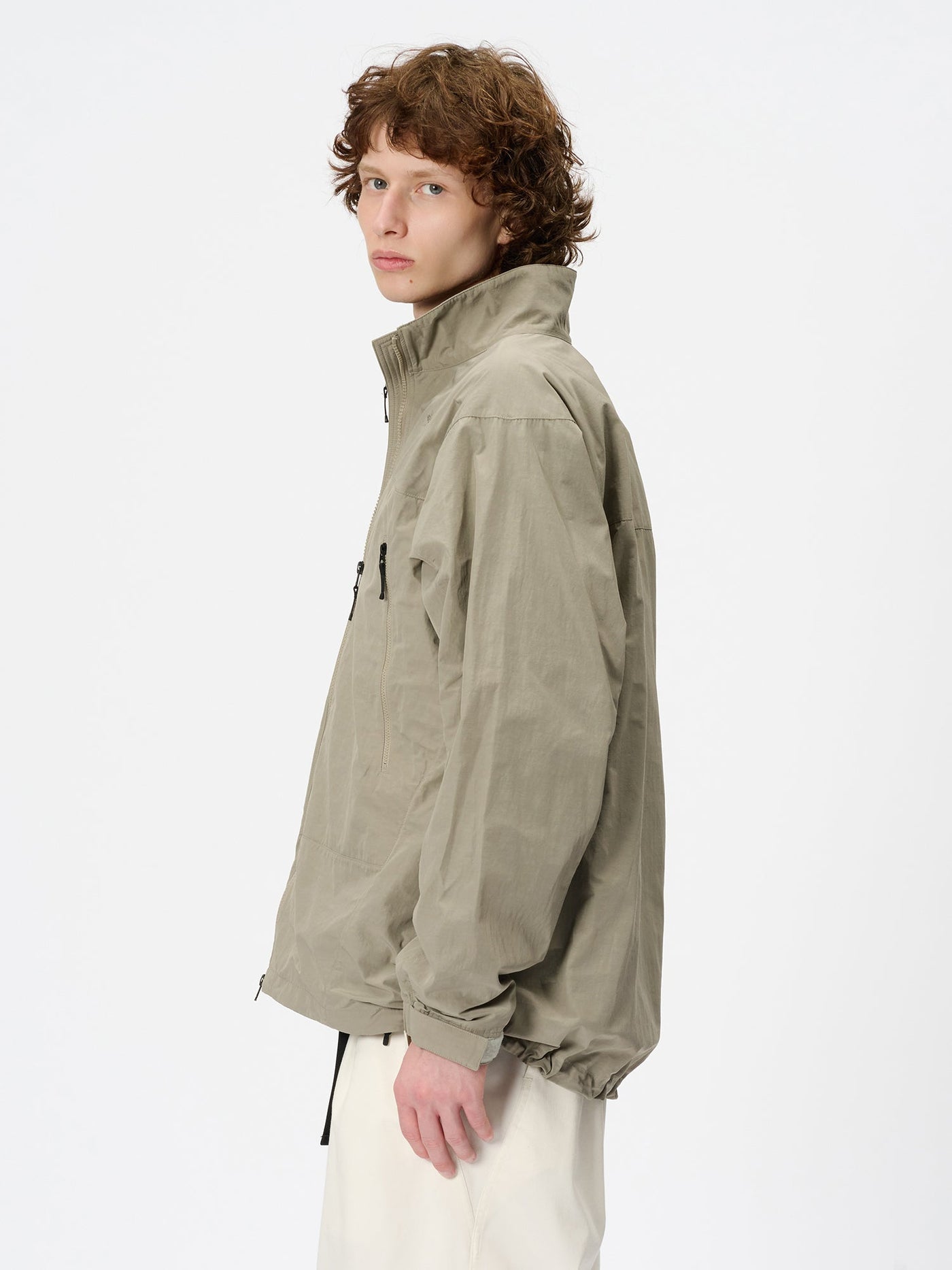 Model: Height 185cm / 6'0" | Wearing: GRAYISH SAND / 3