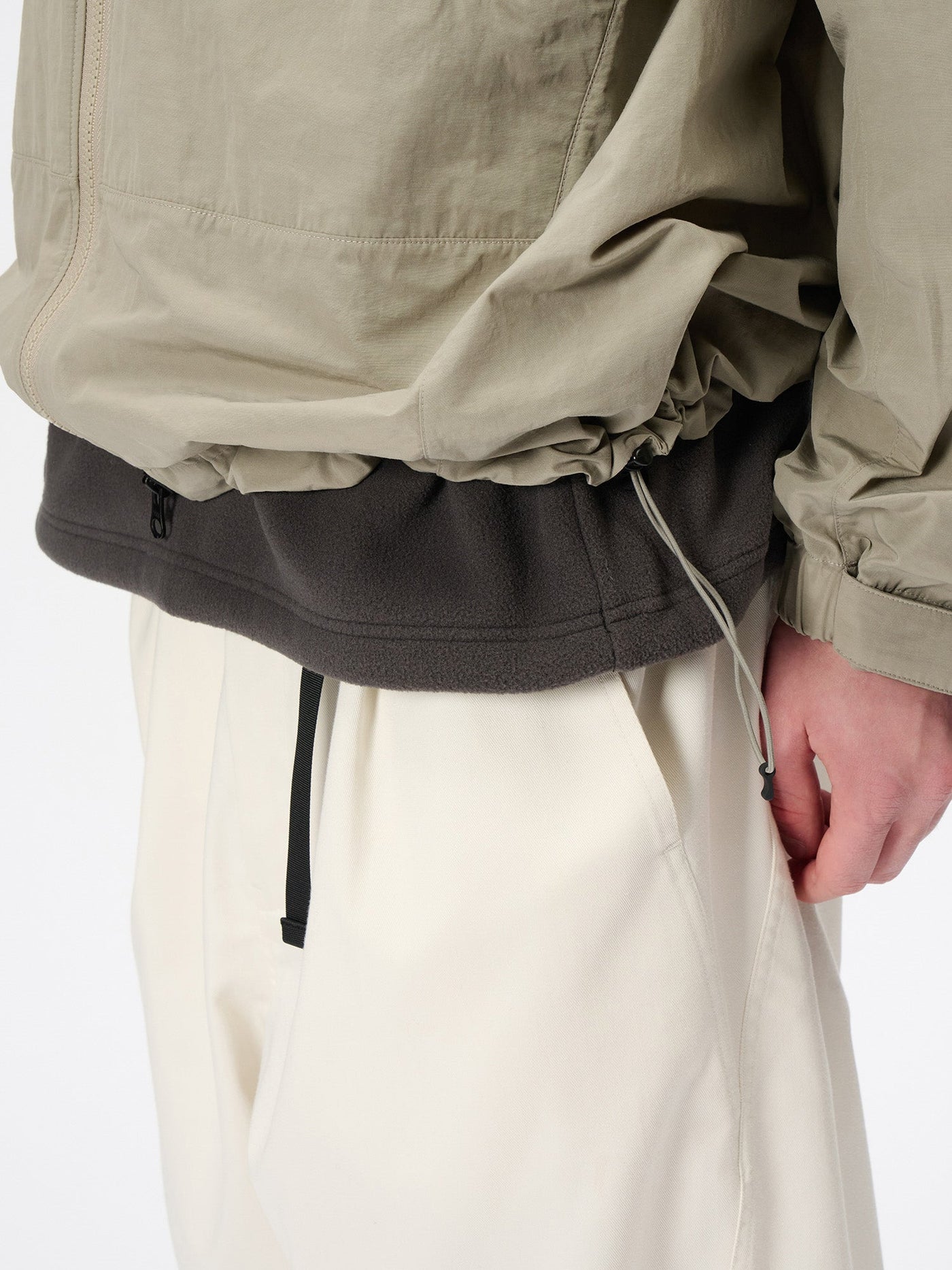 Model: Height 185cm / 6'0" | Wearing: GRAYISH SAND / 3