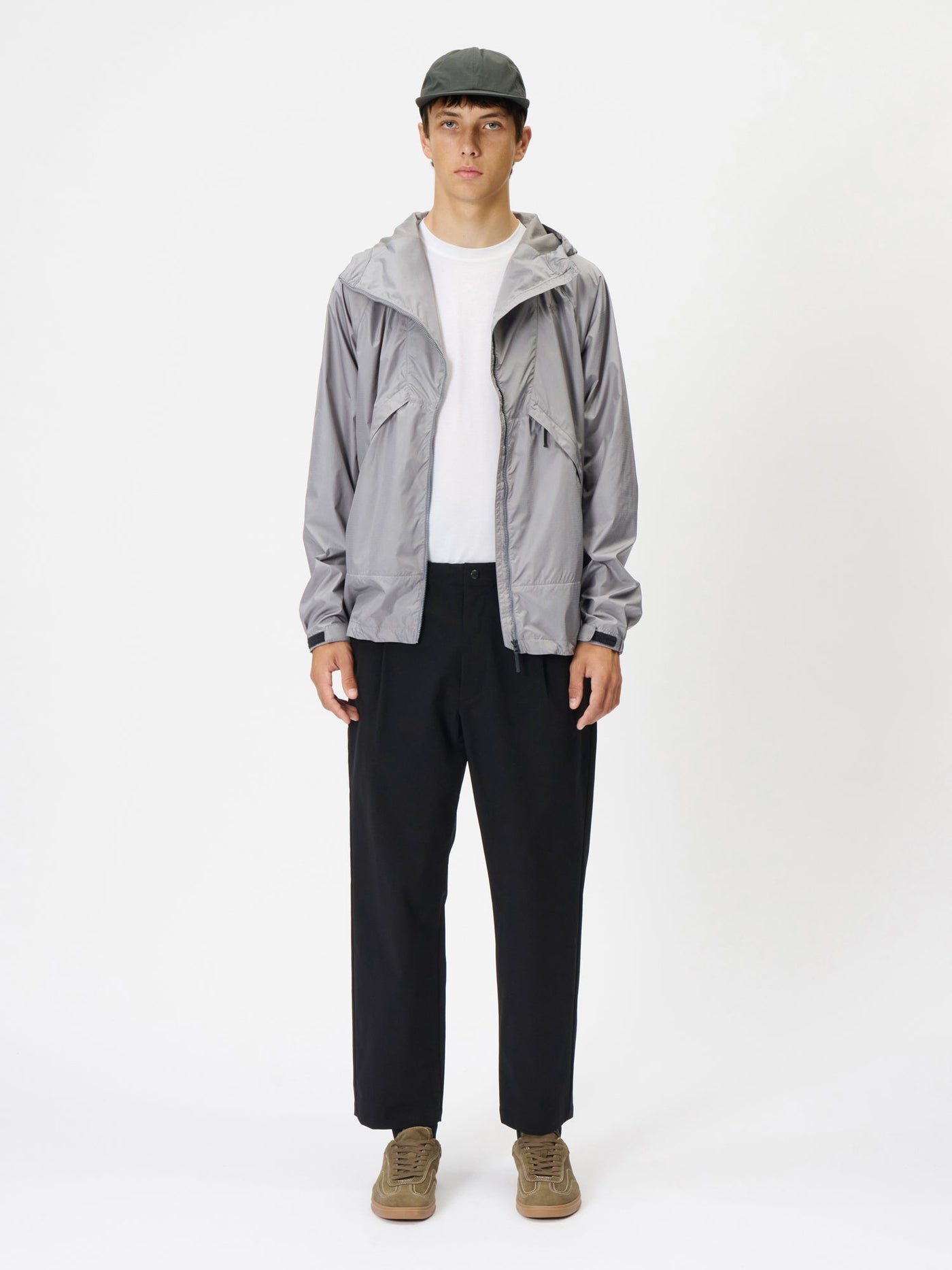 Model: Height 186cm / 6'1" | Wearing: METALLIC GRAY / 3