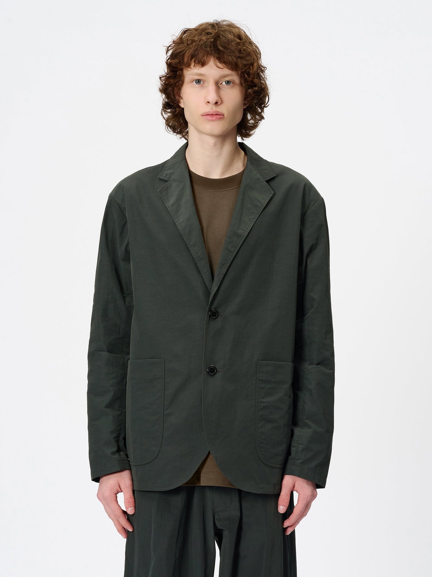 Model: Height 185cm / 6'0" | Wearing: DEEP CHARCOAL / 3