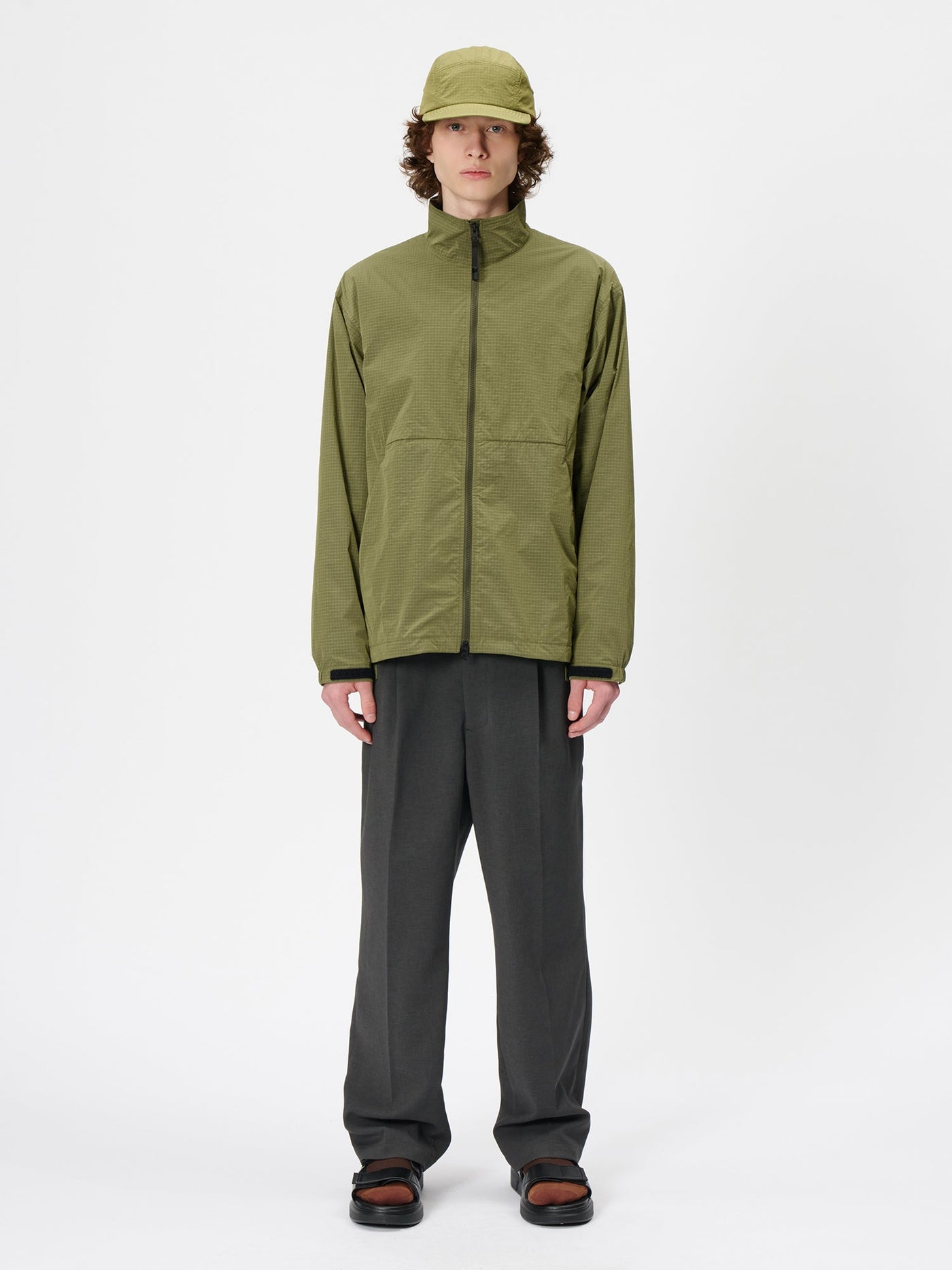 Model: Height 185cm / 6'0" | Wearing: OLIVE / 3