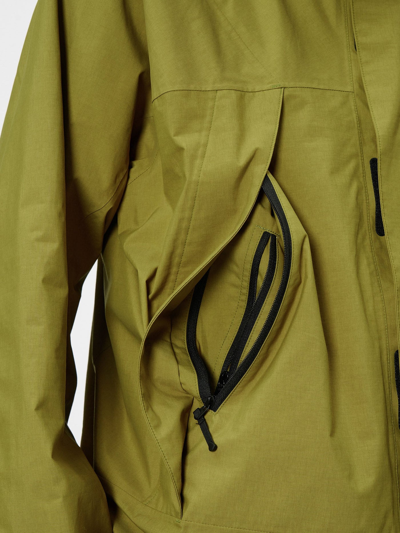 Model: Height 185cm / 6'0" | Wearing: GREEN MOSS / 3