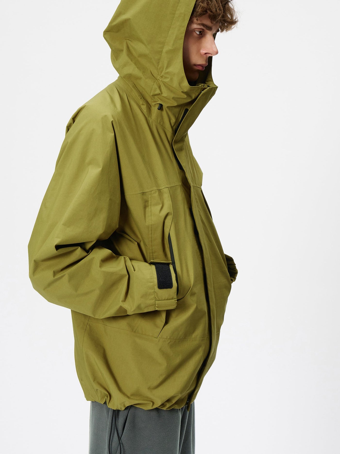 Model: Height 185cm / 6'0" | Wearing: GREEN MOSS / 3