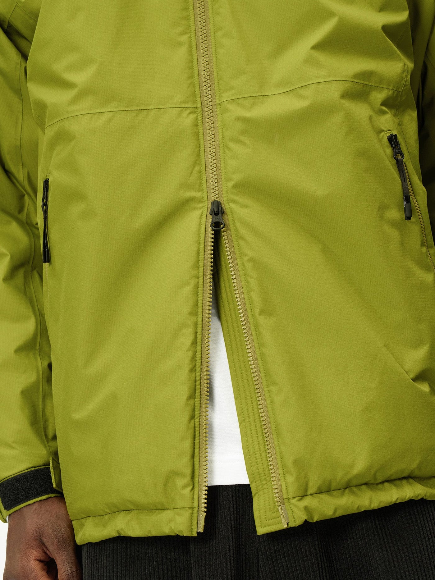 Model: Height 187cm / 6'1" | Wearing: SENCHA GREEN / 3