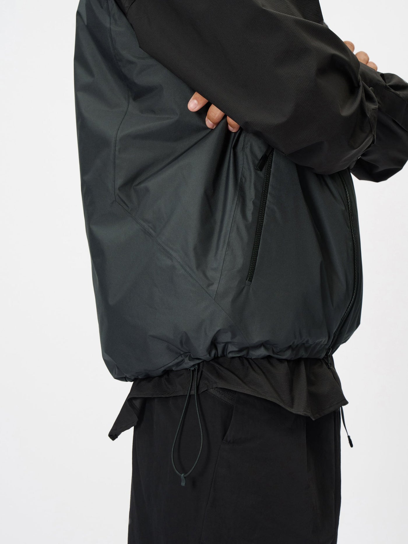 Model: Height 186cm / 6'1" | Wearing: DEEP CHARCOAL / 3