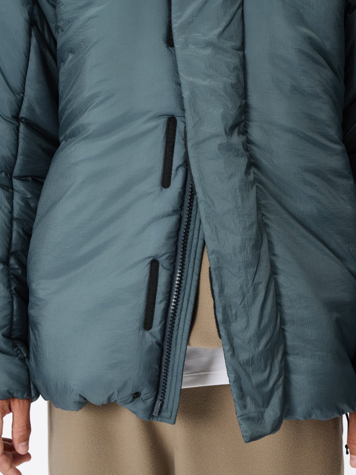 Model: Height 186cm / 6'1" | Wearing: BLUE FLUORITE / 3