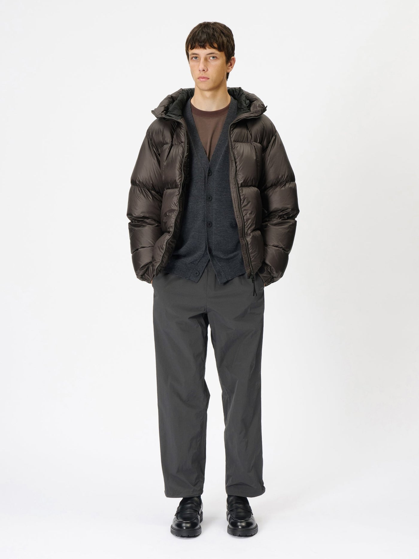 Model: Height 186cm / 6'1" | Wearing: DEEP BROWN / 3