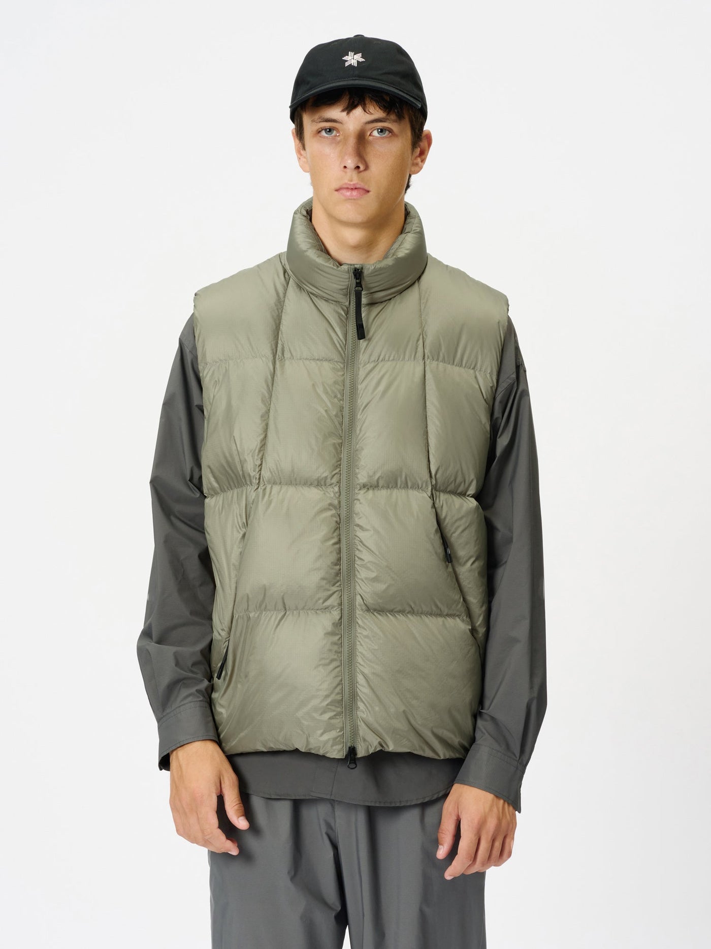 Model: Height 186cm / 6'1" | Wearing: OAK BEIGE / 3