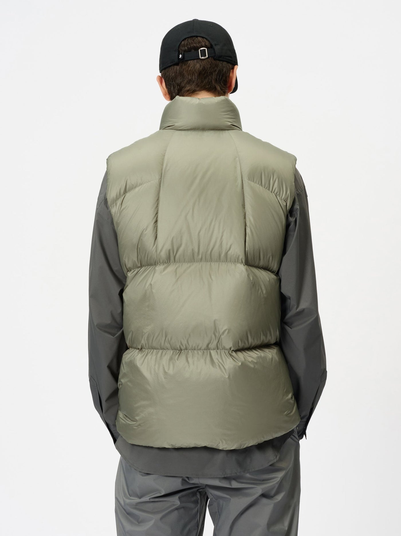 Model: Height 186cm / 6'1" | Wearing: OAK BEIGE / 3