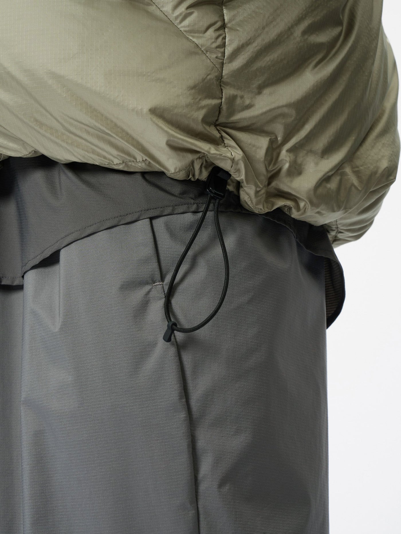 Model: Height 186cm / 6'1" | Wearing: OAK BEIGE / 3