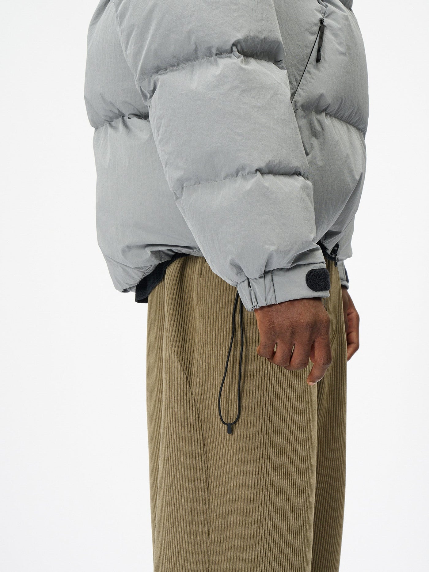 Model: Height 187cm / 6'1" | Wearing: METALLIC GRAY / 3