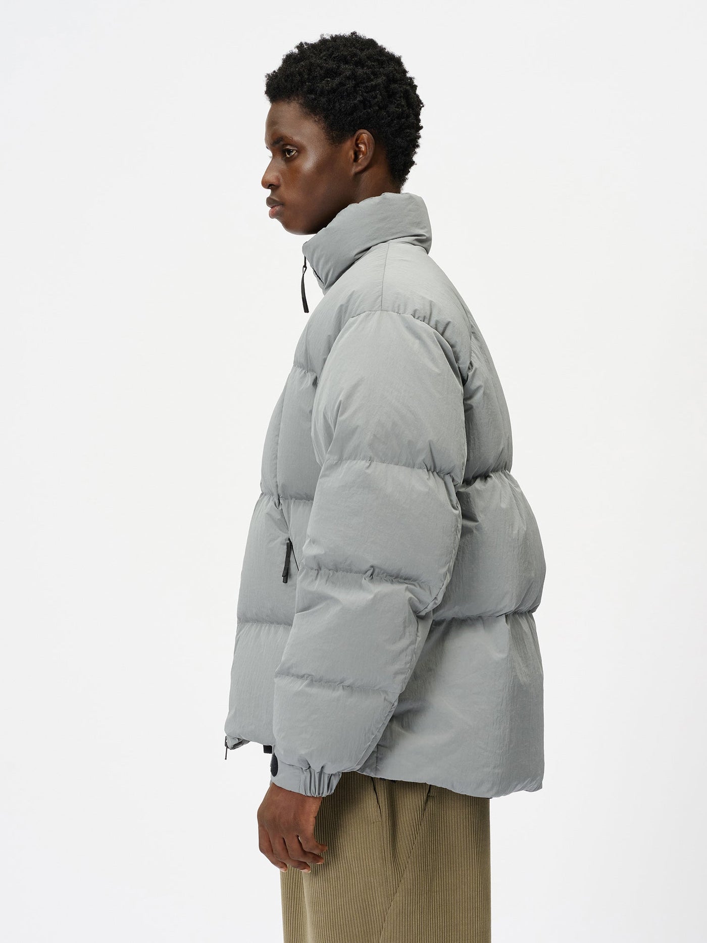 Model: Height 187cm / 6'1" | Wearing: METALLIC GRAY / 3