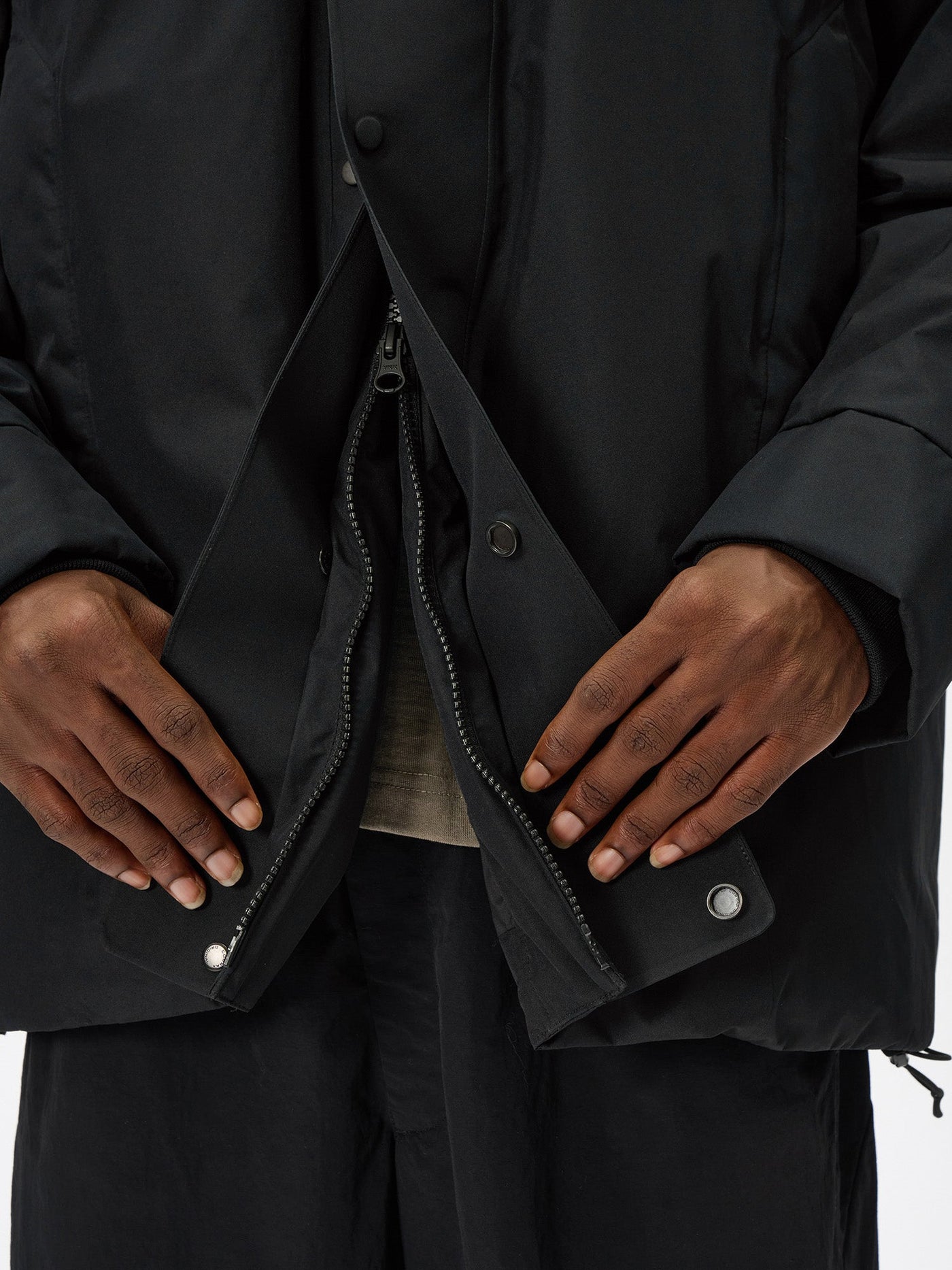 Model: Height 187cm / 6'1" | Wearing: BLACK / 3