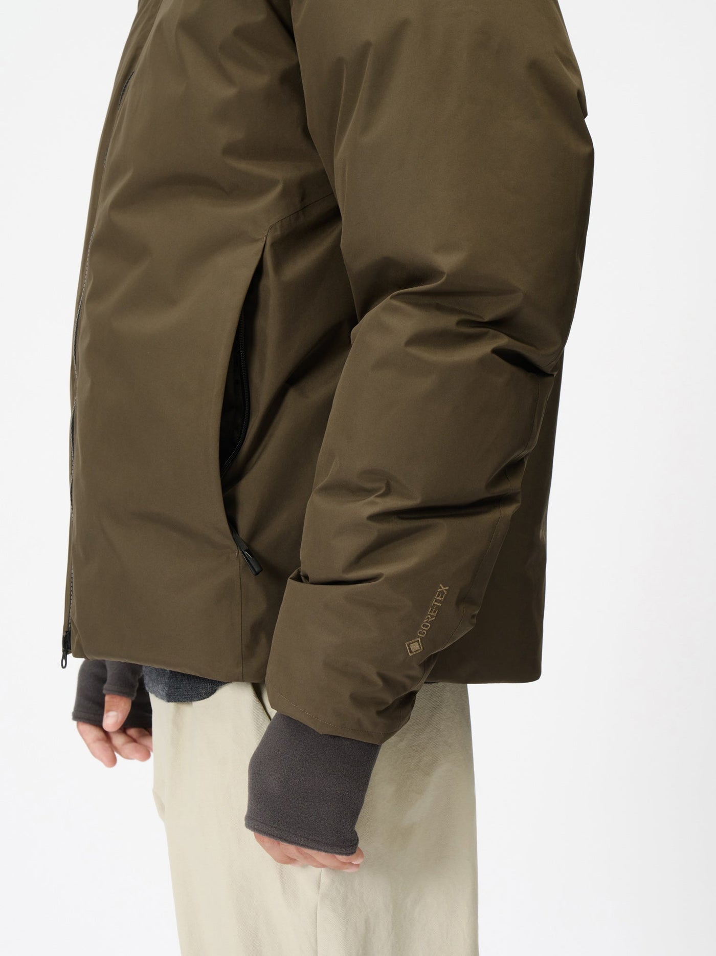 Model: Height 186cm / 6'1" | Wearing: MOREL / 3