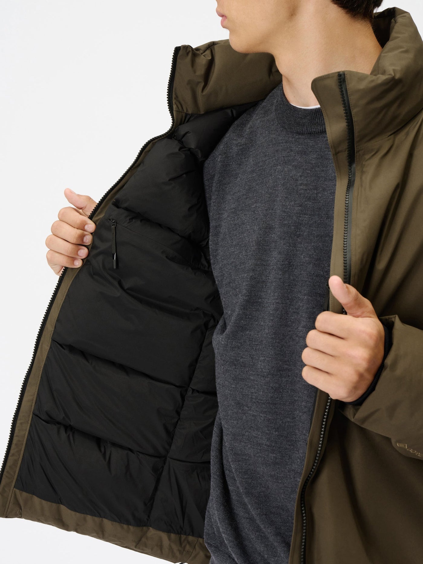 Model: Height 186cm / 6'1" | Wearing: MOREL / 3