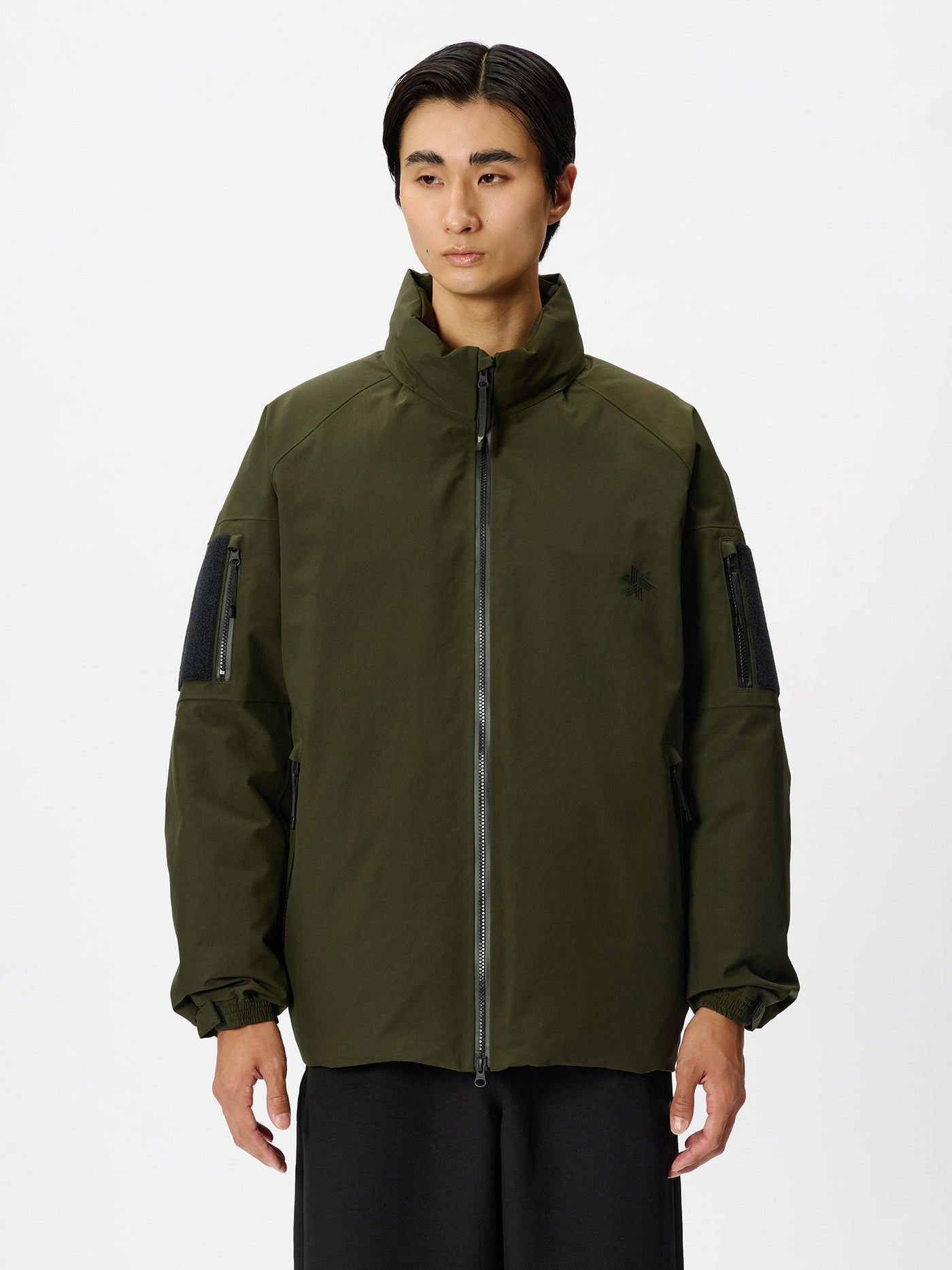 Model: Height 186cm / 6'1" | Wearing: KHAKI / L