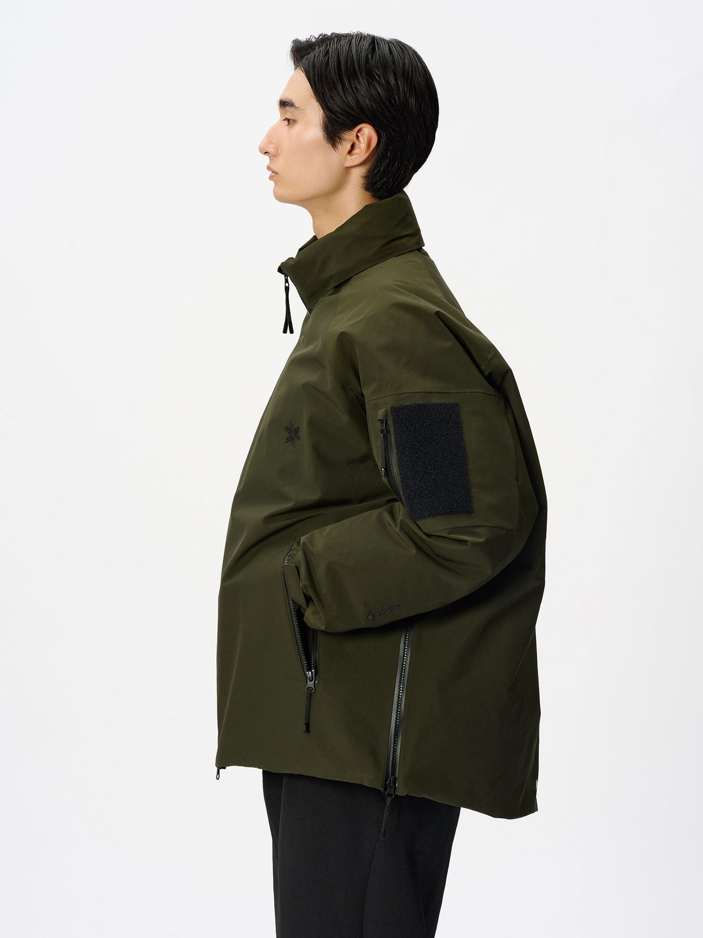 Model: Height 186cm / 6'1" | Wearing: KHAKI / L