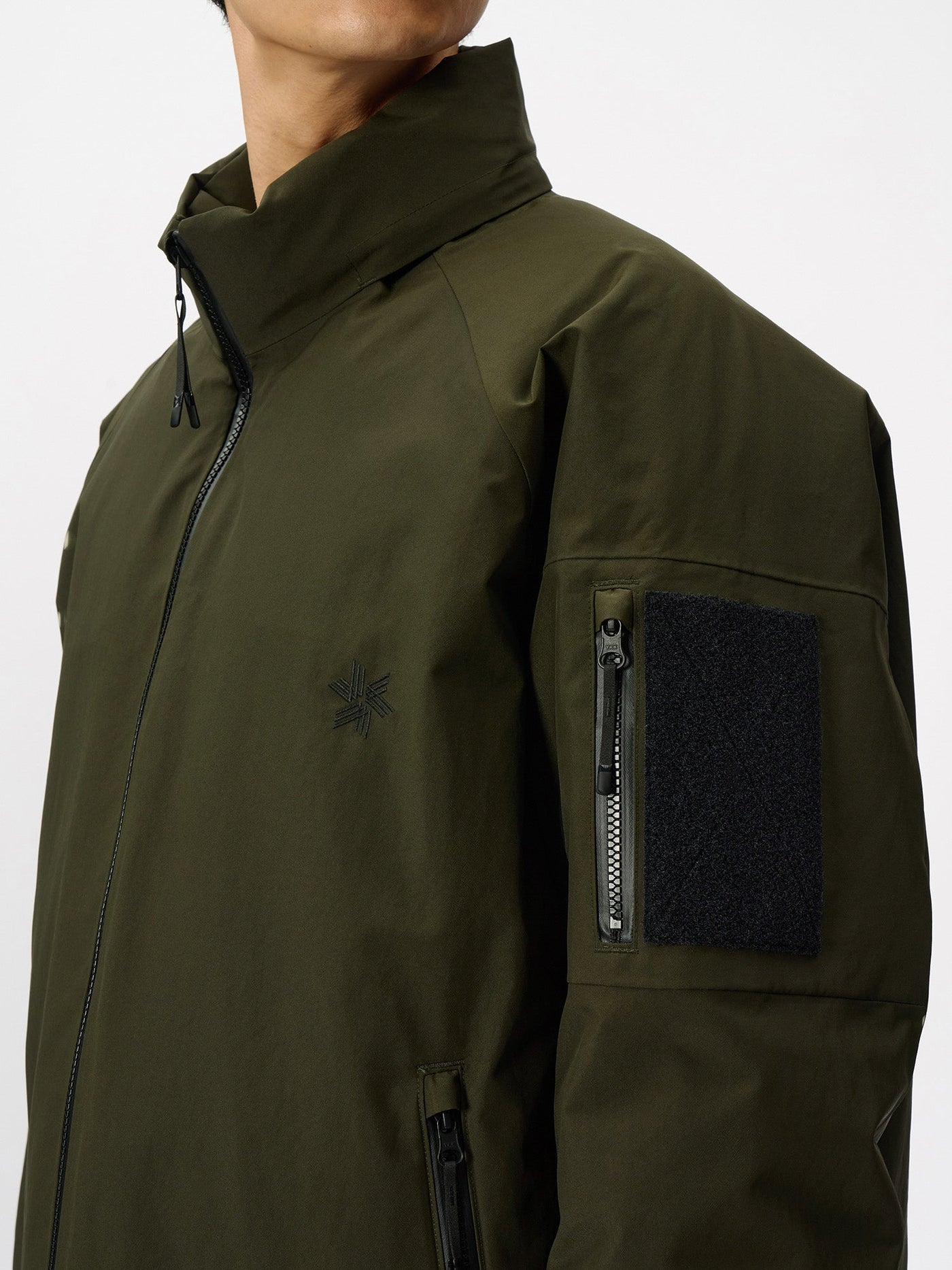 Model: Height 186cm / 6'1" | Wearing: KHAKI / L