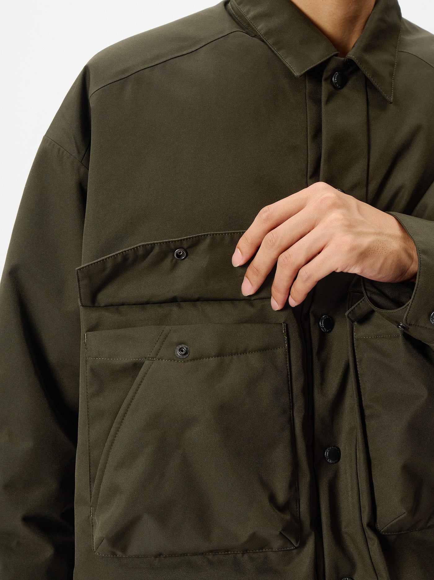 Model: Height 186cm / 6'1" | Wearing: KHAKI / L