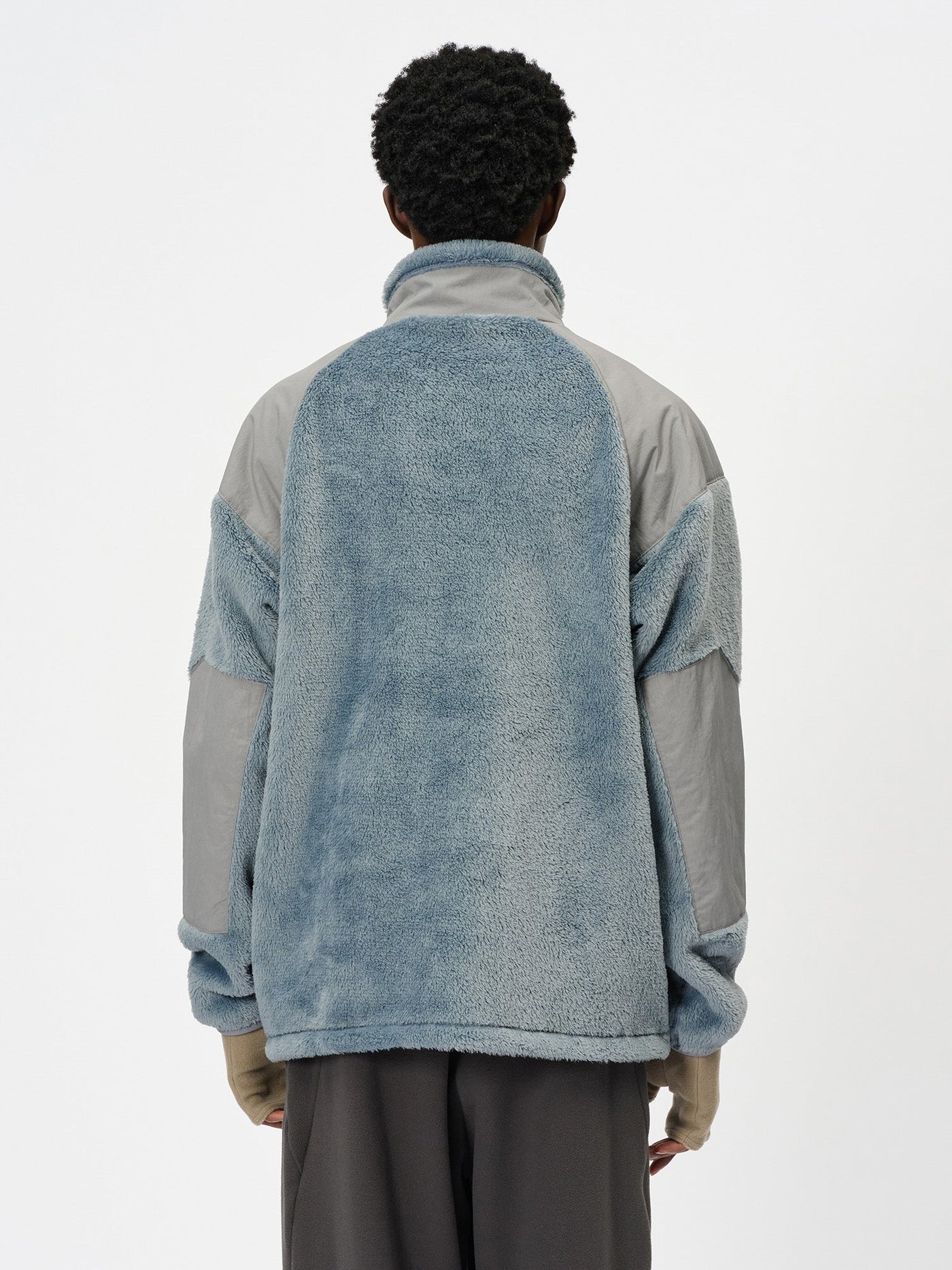 Model: Height 187cm / 6'1" | Wearing: AQUA GRAY / 3