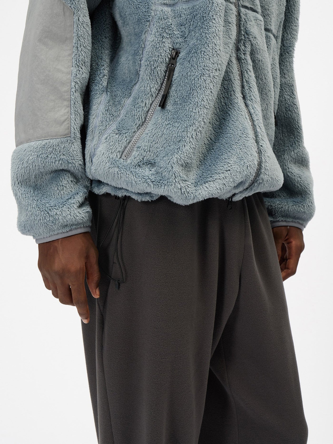 Model: Height 187cm / 6'1" | Wearing: AQUA GRAY / 3