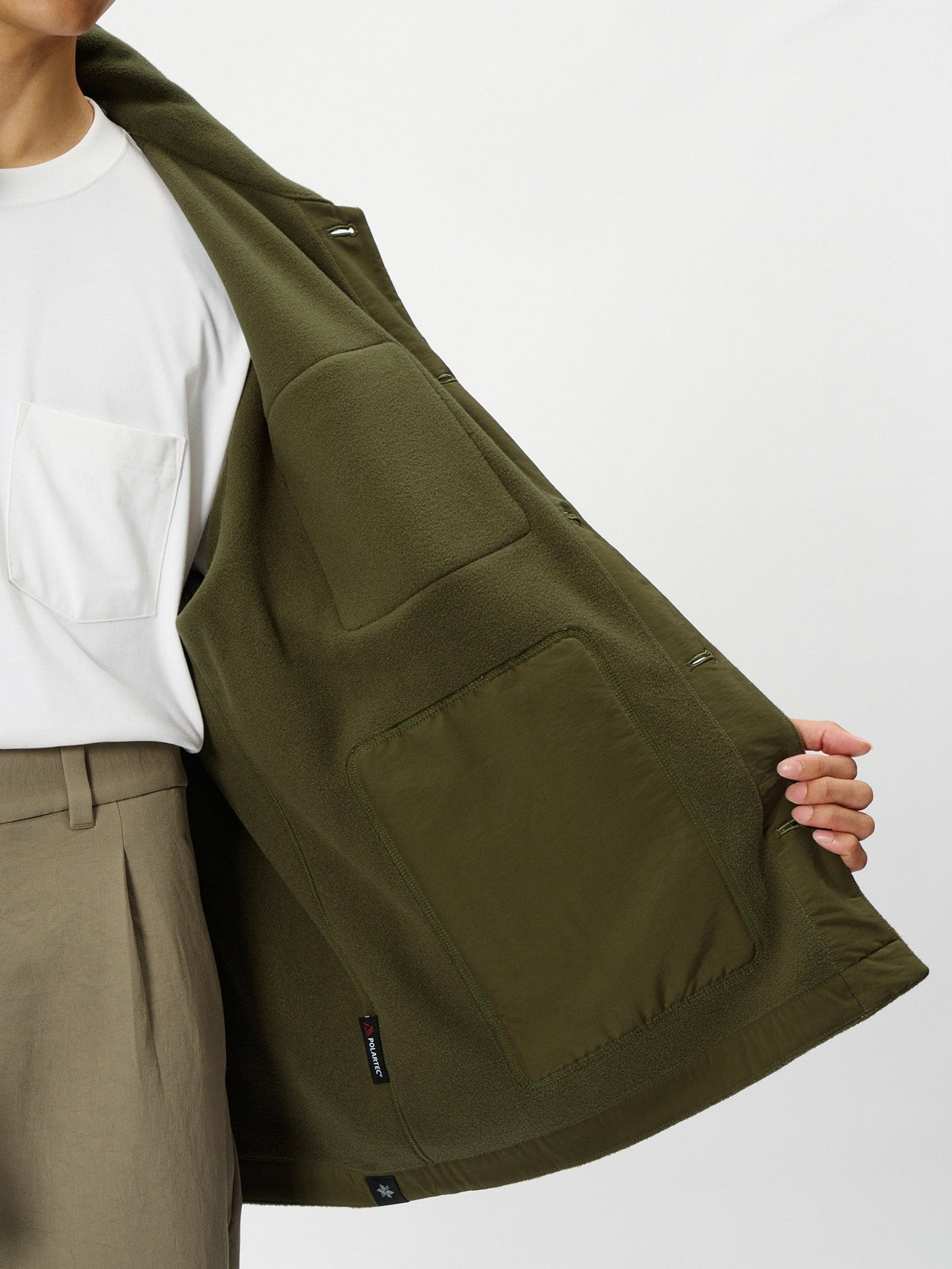 Model: Height 186cm / 6'1" | Wearing: BROWNISH GREEN / 4