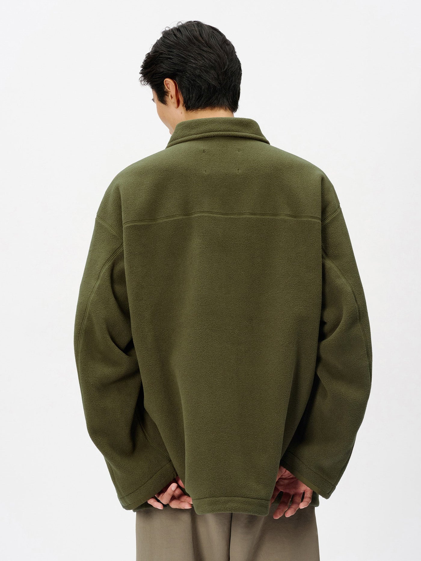 Model: Height 186cm / 6'1" | Wearing: BROWNISH GREEN / 4