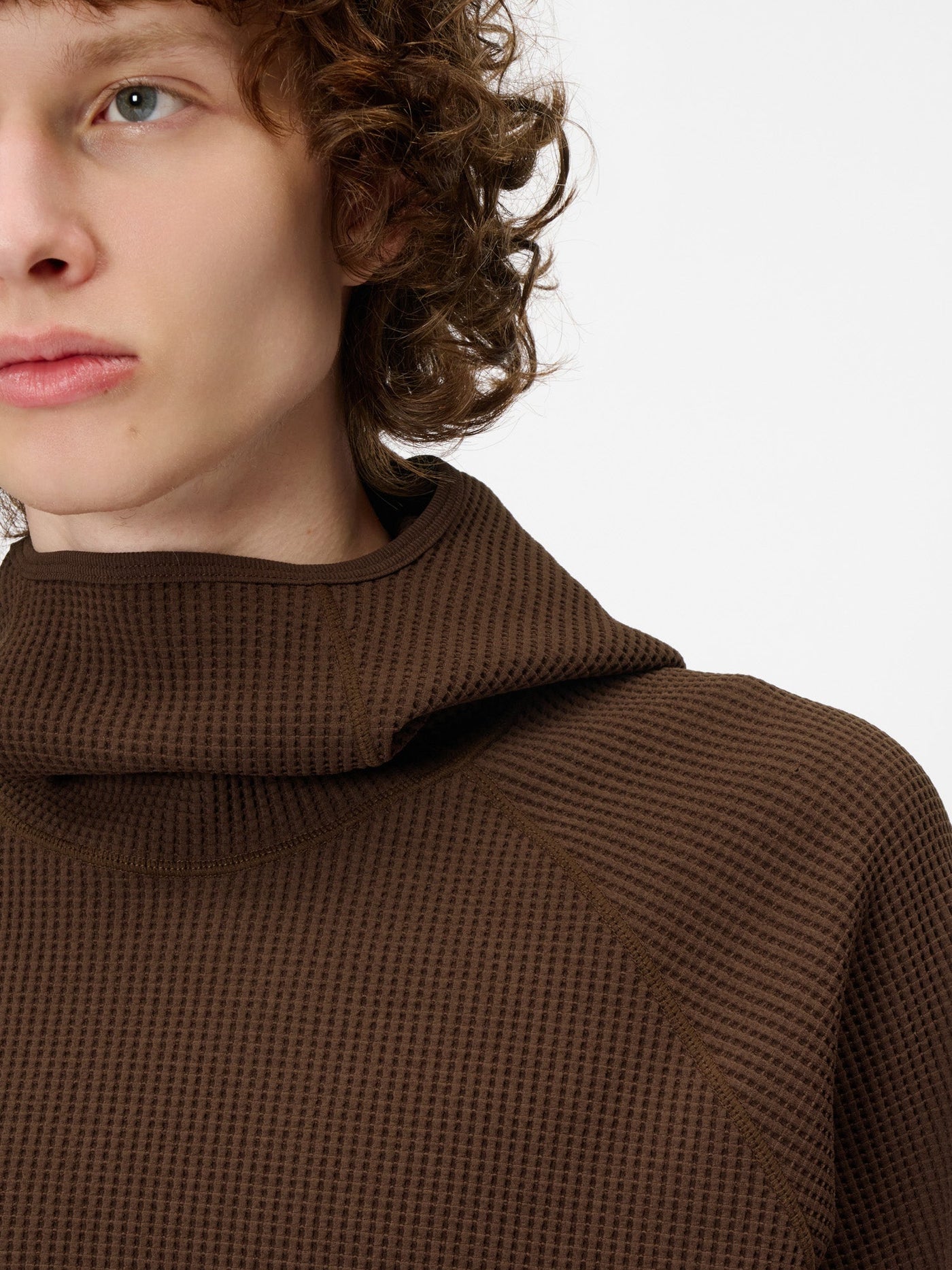 Model: Height 185cm / 6'0" | Wearing: CHICORY BROWN / 3