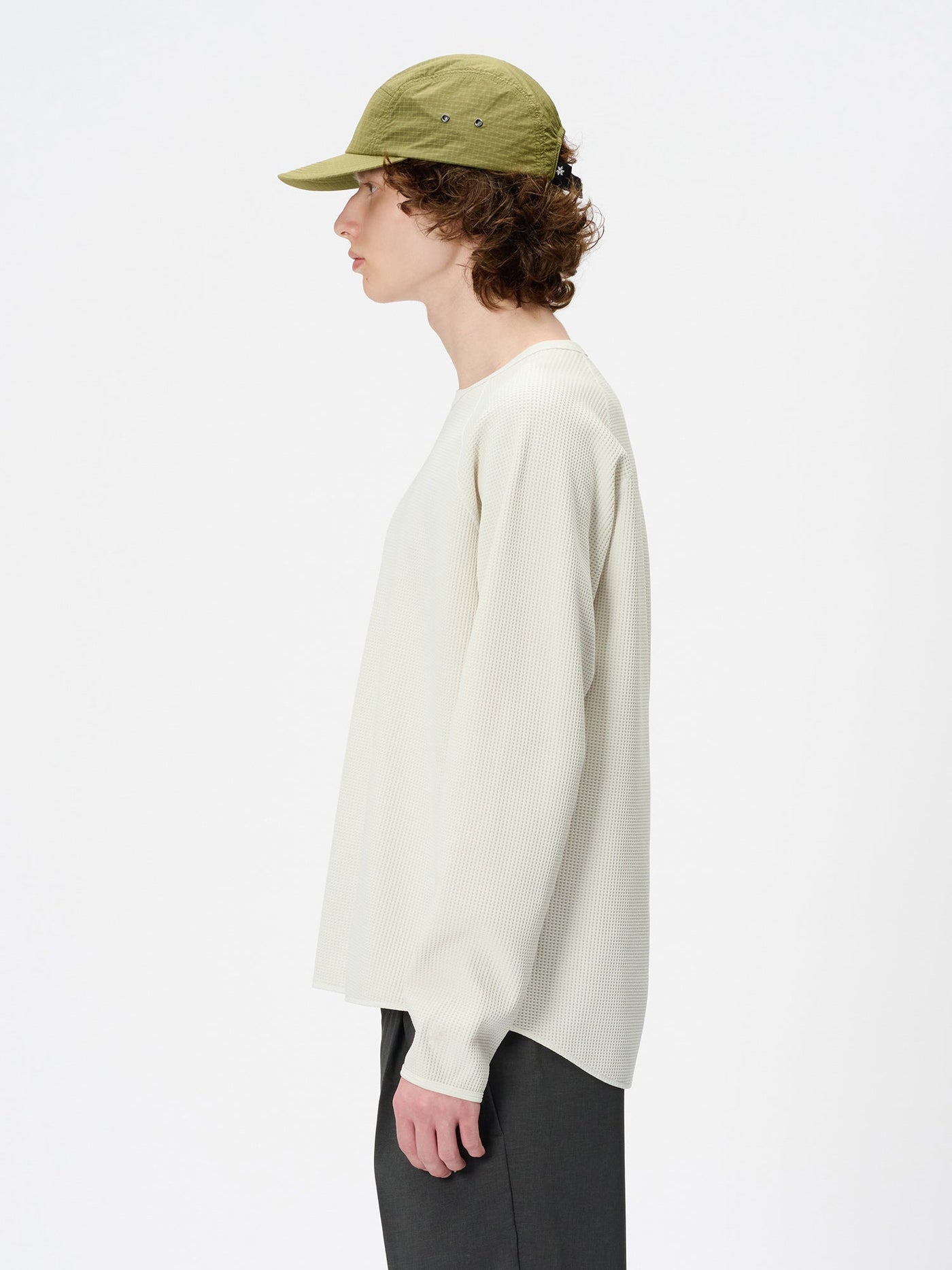 Model: Height 185cm / 6'0" | Wearing: IVORY / 3